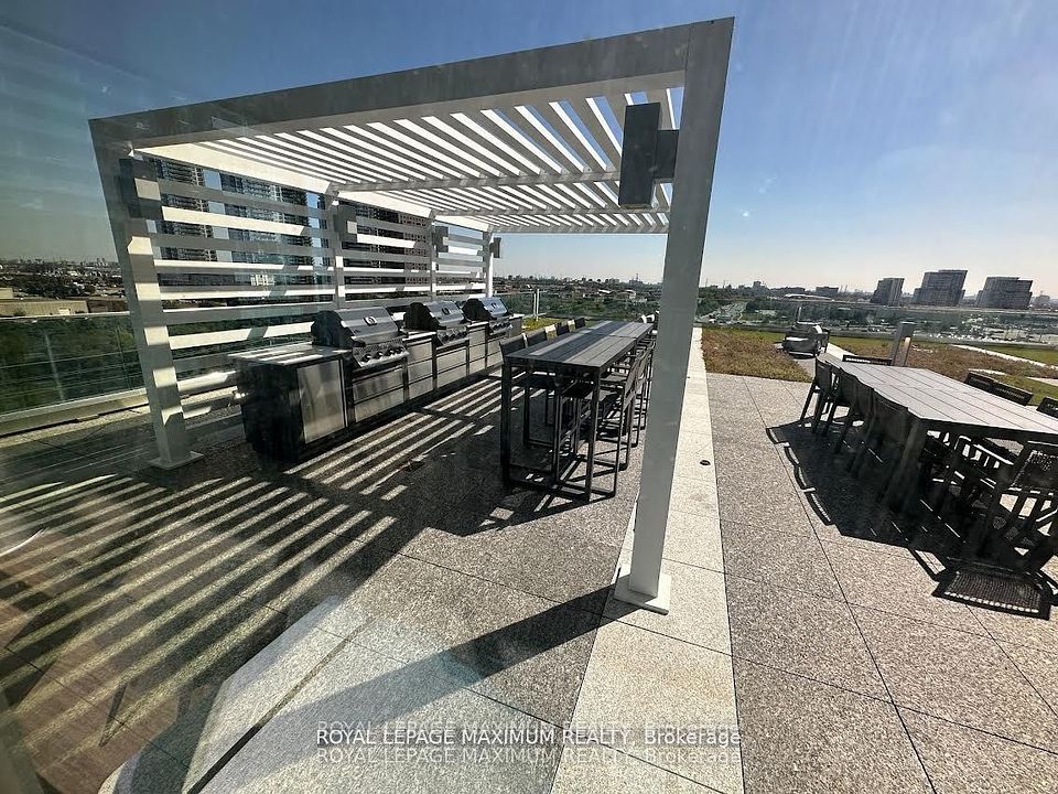 https://trreb-image.ampre.ca/QMXfKxldCVI7d0Q-b2PloEhAgXcuvRwK5onXkXNK0bs/rs:fit:960:960/wm:.5:so:0:50:.4/wmsh:10/wmt:PHNwYW4gZm9yZWdyb3VuZD0nd2hpdGUnIGZvbnQ9JzY4Jz5ST1lBTCBMRVBBR0UgTUFYSU1VTSBSRUFMVFksIEJyb2tlcmFnZTwvc3Bhbj4/L3RycmViL2xpc3RpbmdzLzQxLzAwLzI2LzI0L3AvOTIyOGYyZTEtNmZjYS00OTEyLWI2MzctZjdkZGQ1ZGNhOTM1LmpwZw.jpg