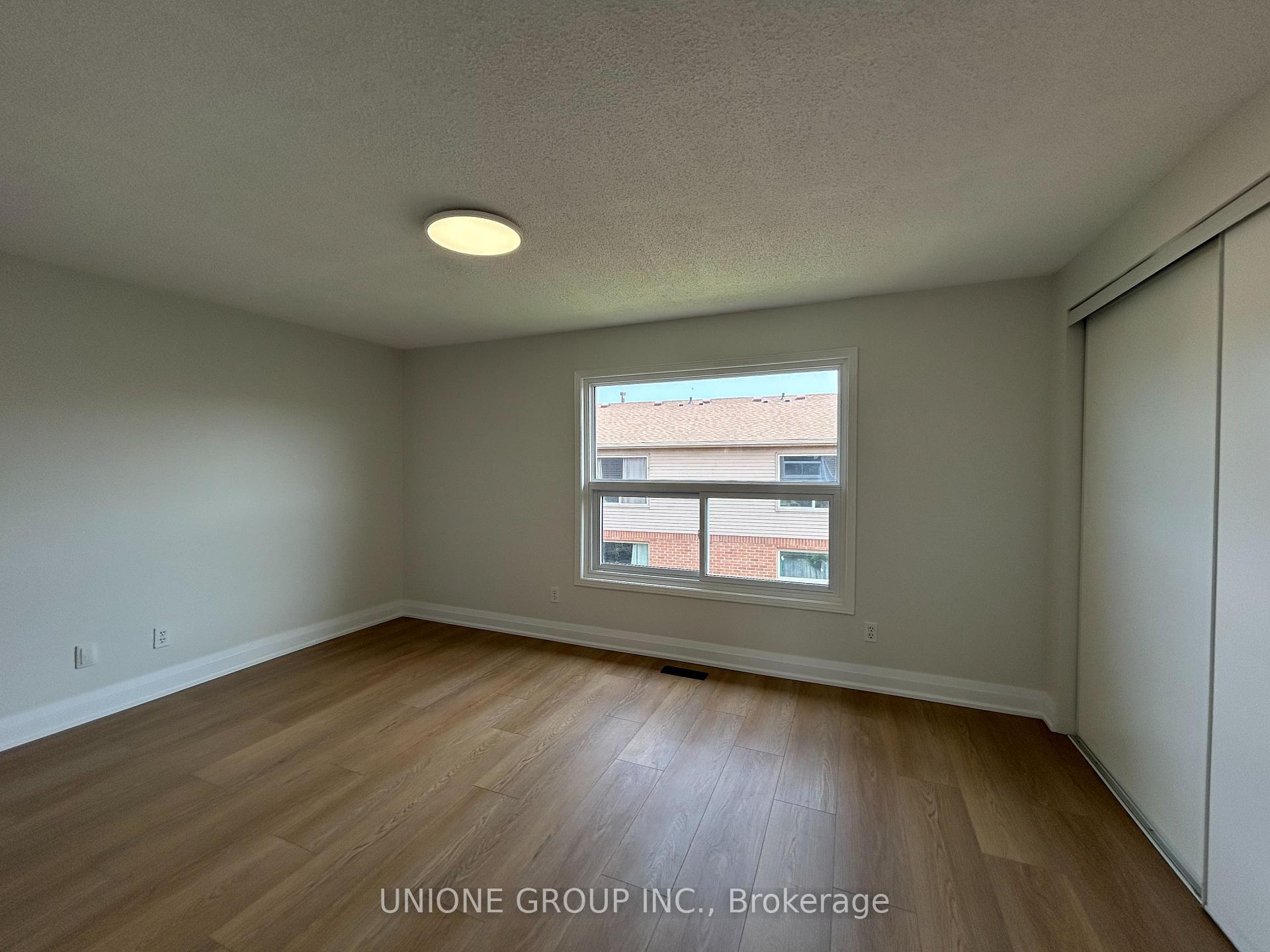 3 Bedrooms Condo at 1570 Reeves, Oakville For sale