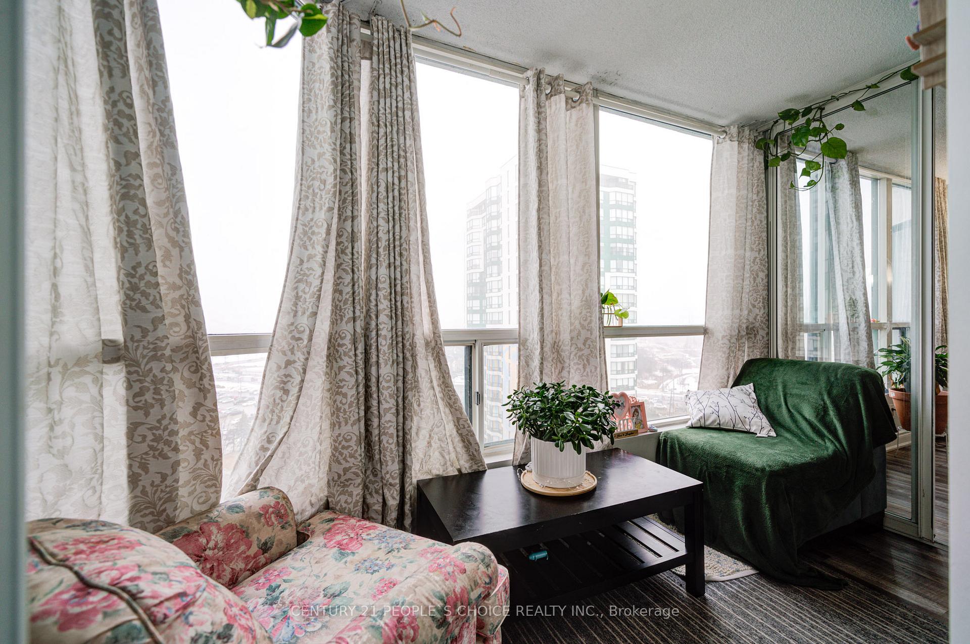 3 Bedrooms Condo at 4460 Tucana, Mississauga For sale