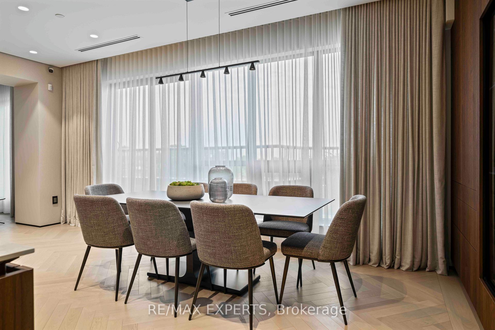 4 Bedrooms Condo at 1700 Avenue, Toronto For sale