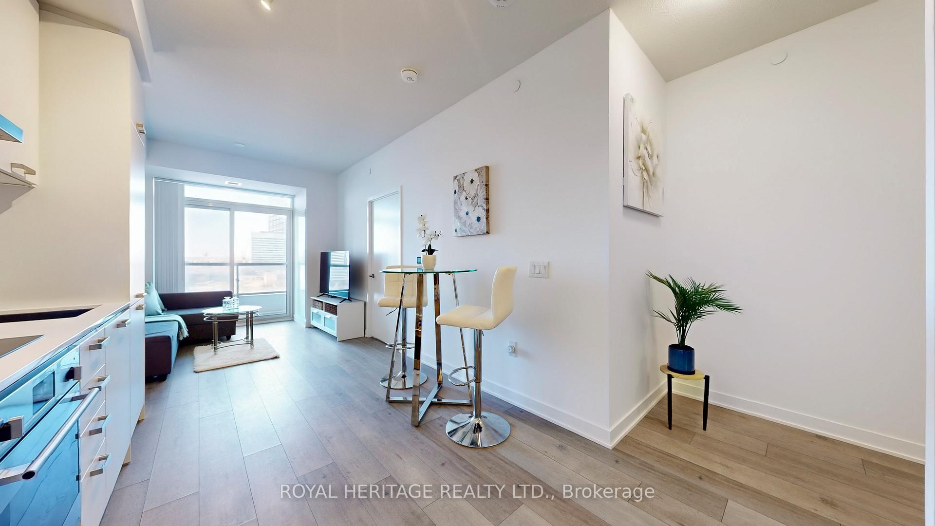 2 Bedrooms Condo at 10 Honeycrisp,  Vaughan For sale