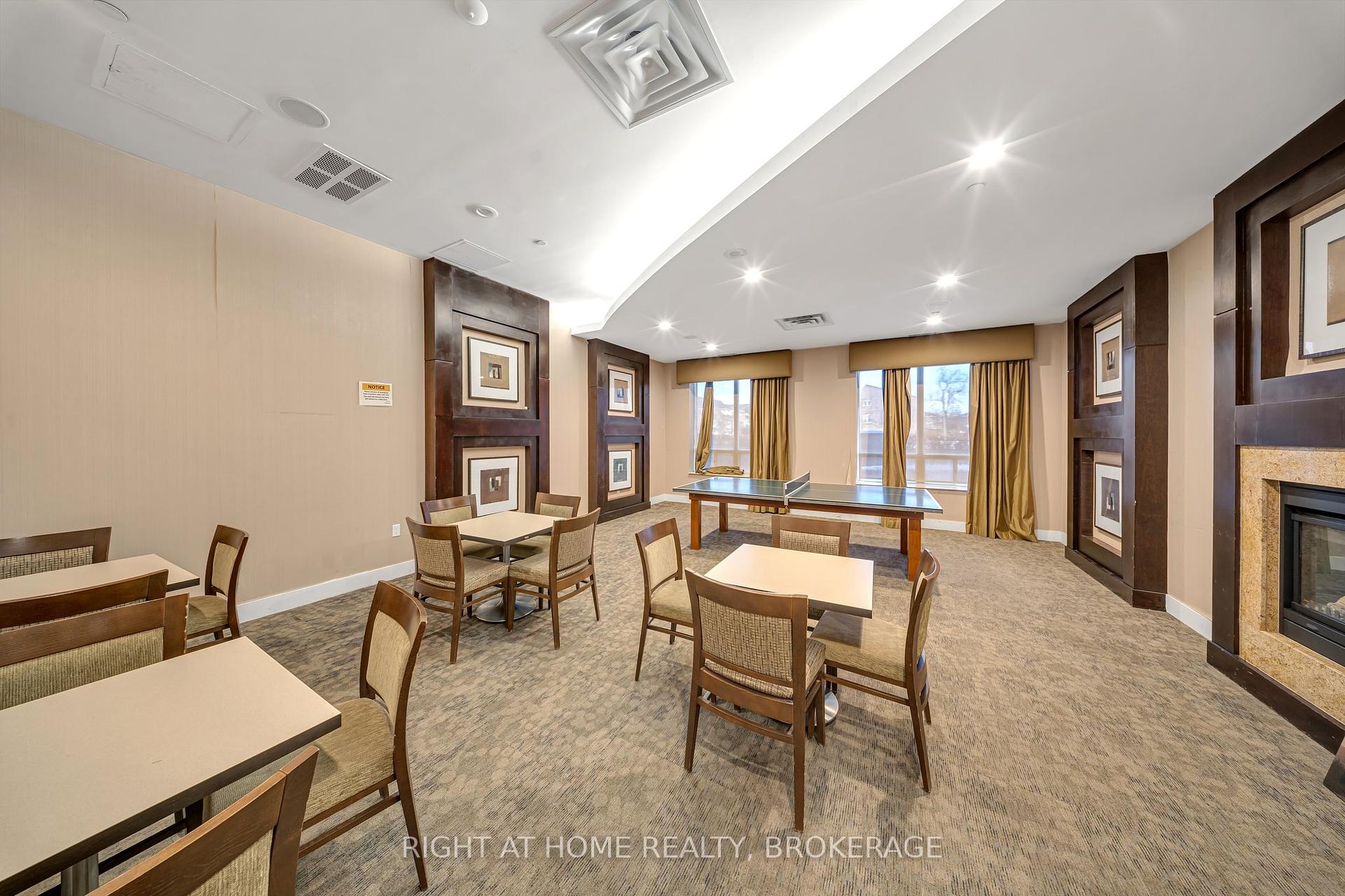 2 Bedrooms Condo at 55 STRATHAVEN, Mississauga For sale