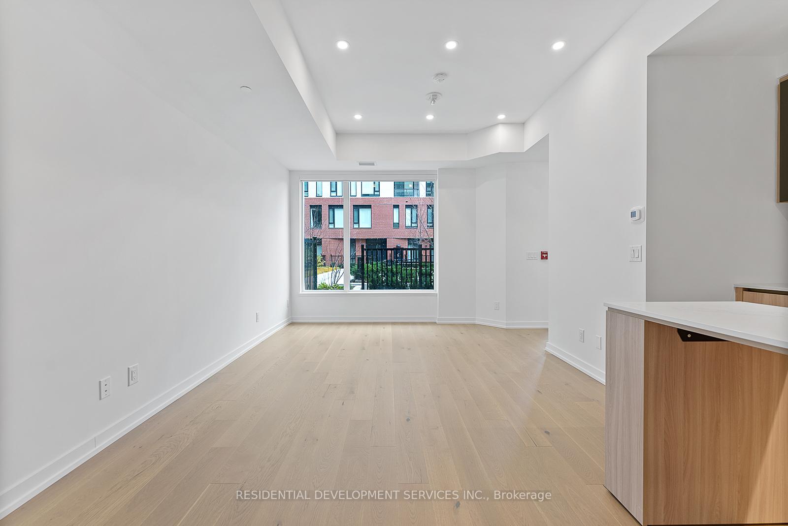 3 Bedrooms Condo at 15 Maryport,  Toronto For sale