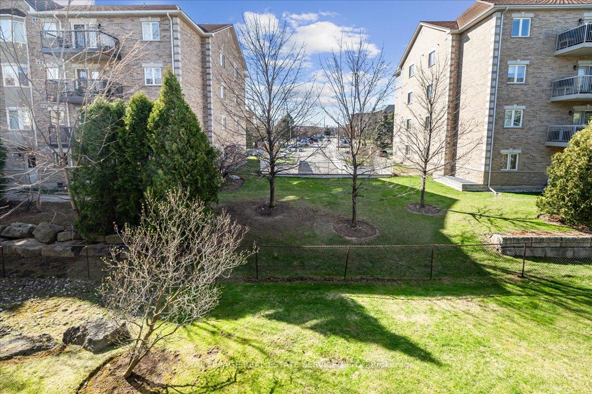 2 Bedrooms Condo at 1441 Walkers, Burlington For sale
