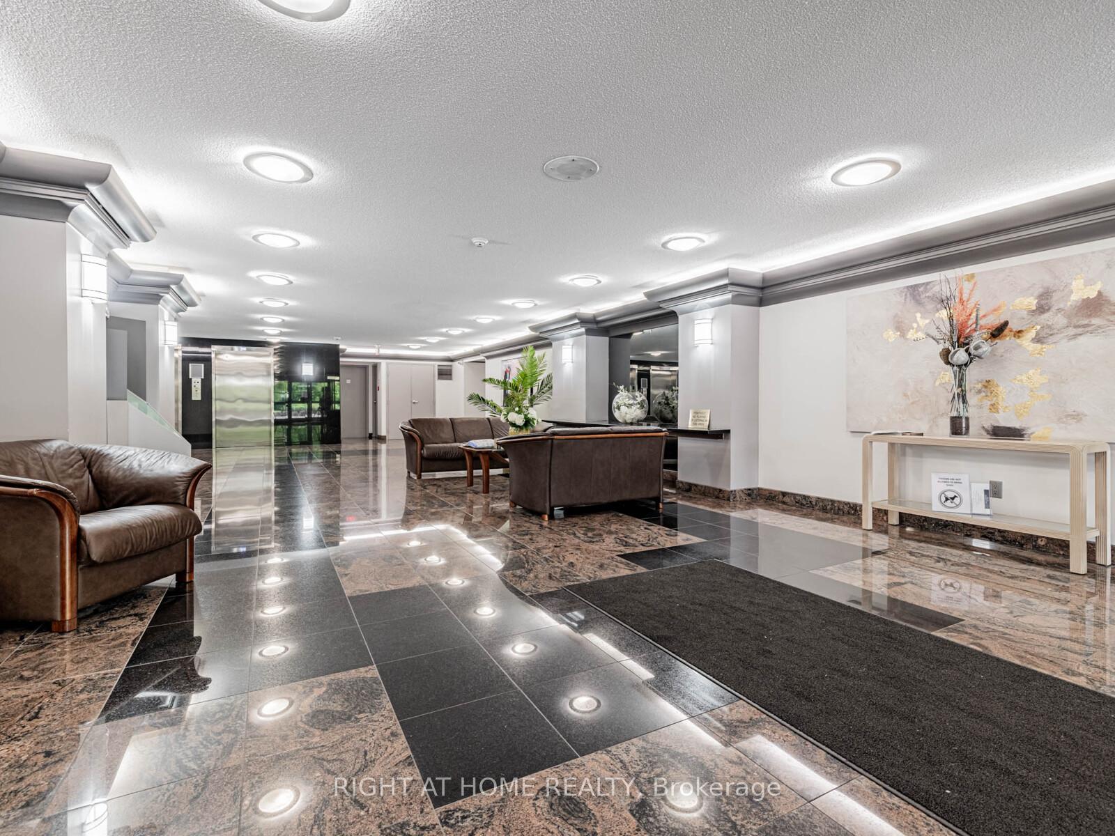 2 Bedrooms Condo at 100 Arbors, Vaughan For sale