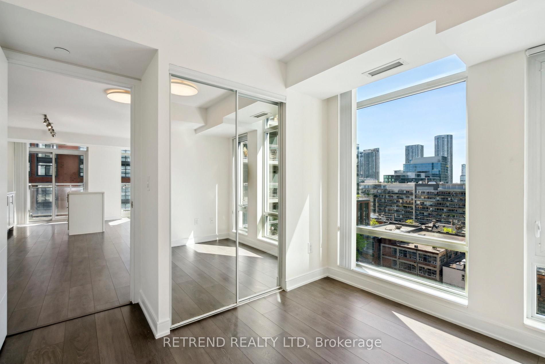 3 Bedrooms Condo at 525 Adelaide, Toronto For sale