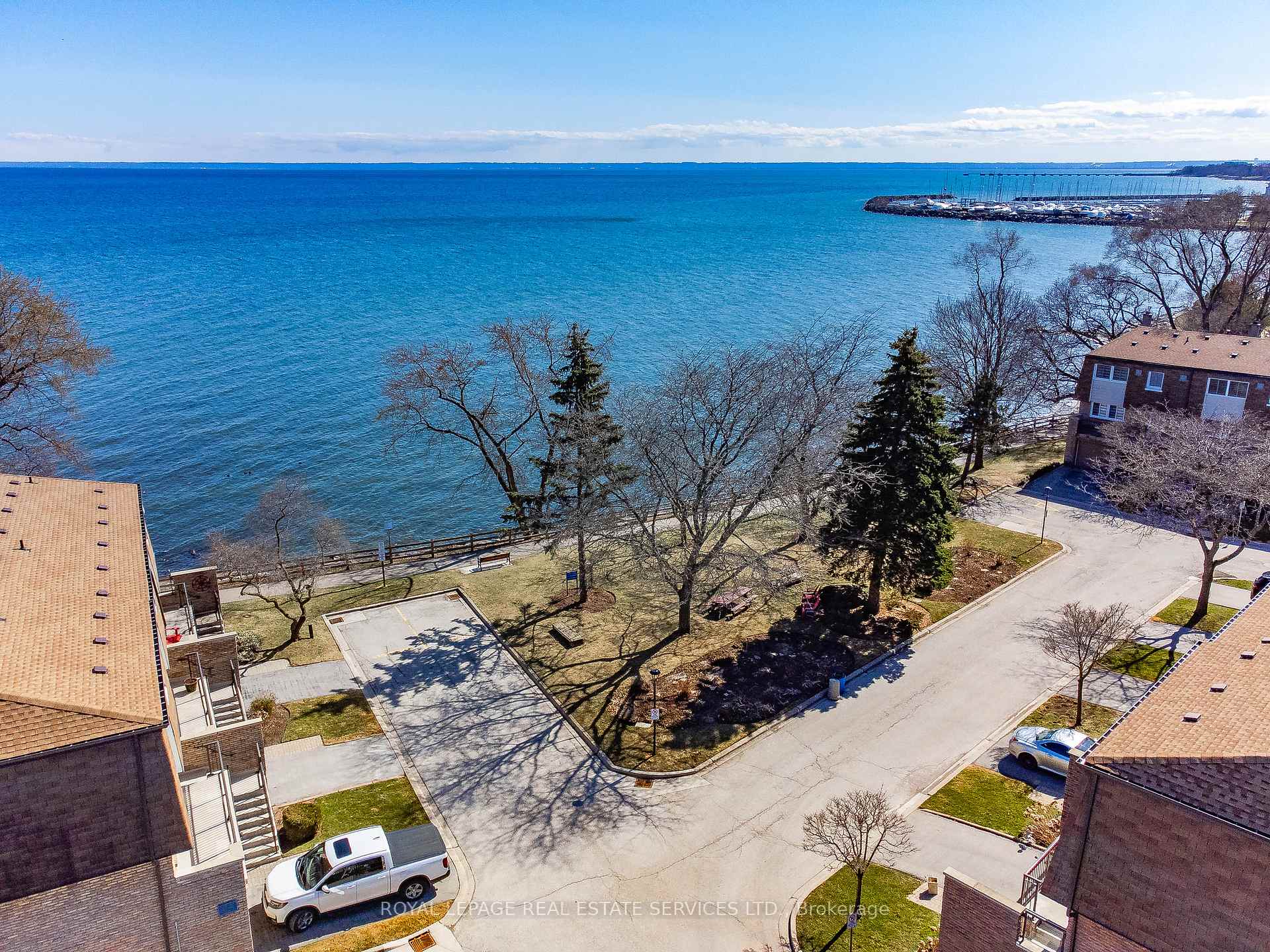 3 Bedrooms Condo at 2098 Marine,  Oakville For sale