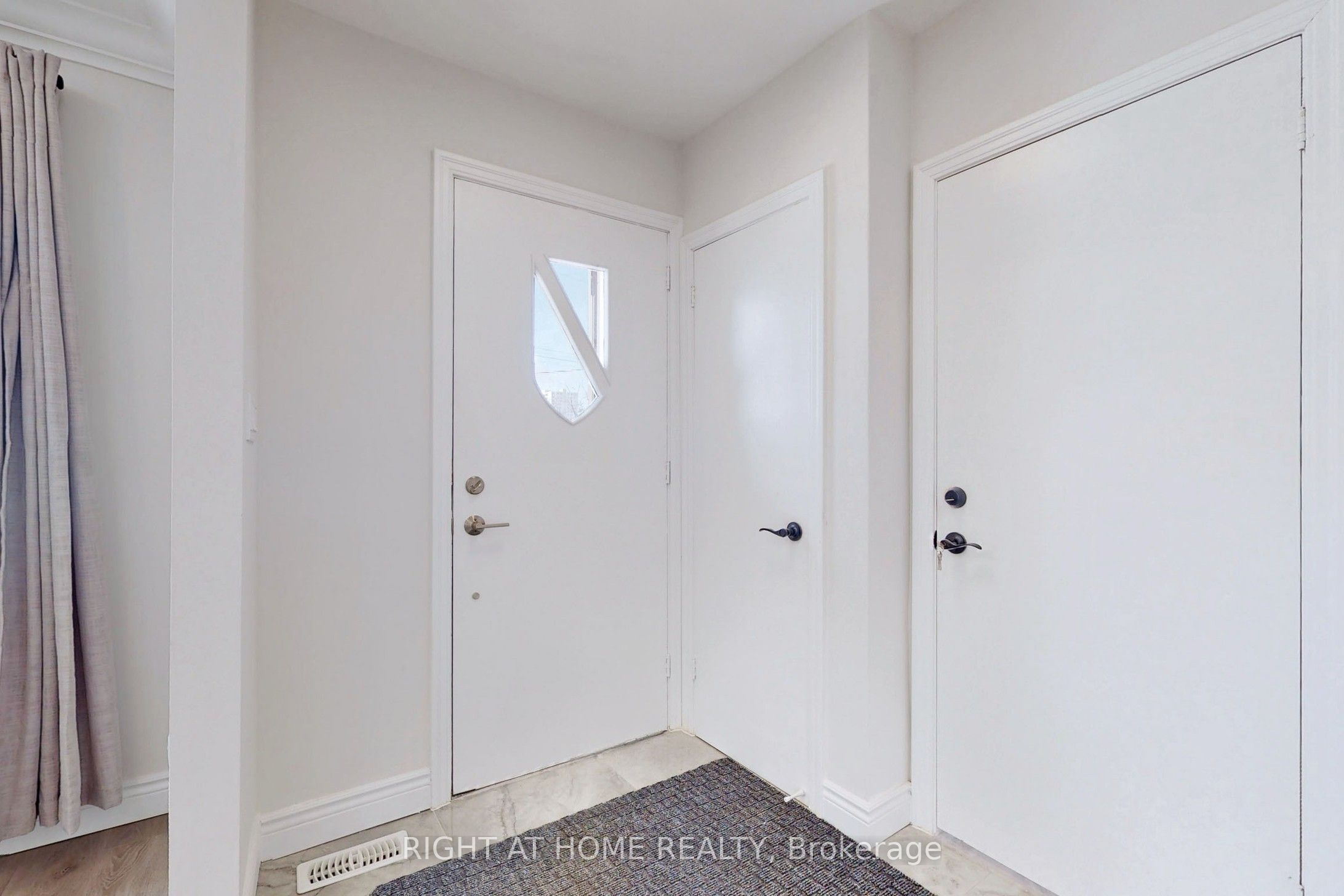7 Rothwell Road, #Main