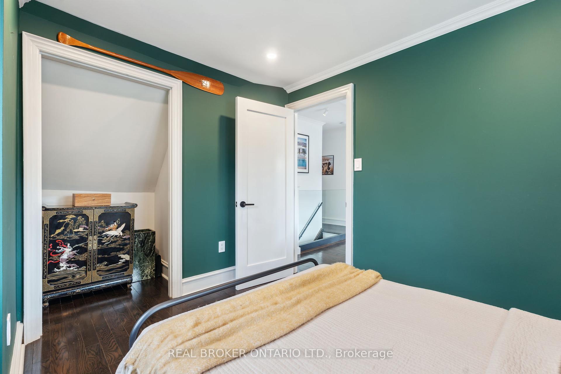 2 Bedrooms Condo at 300 Avenue, Toronto For sale