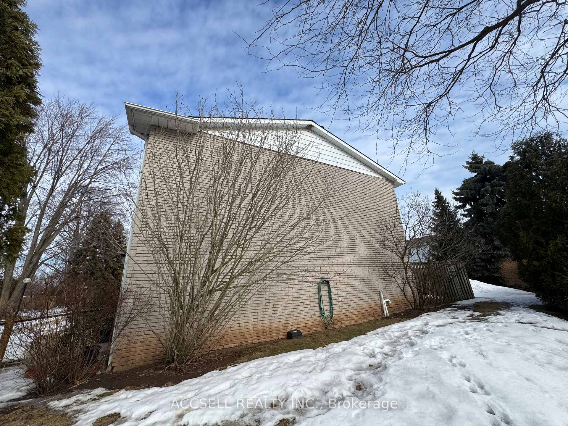 3 Bedrooms Condo at 5475 lakeshore, Burlington For sale