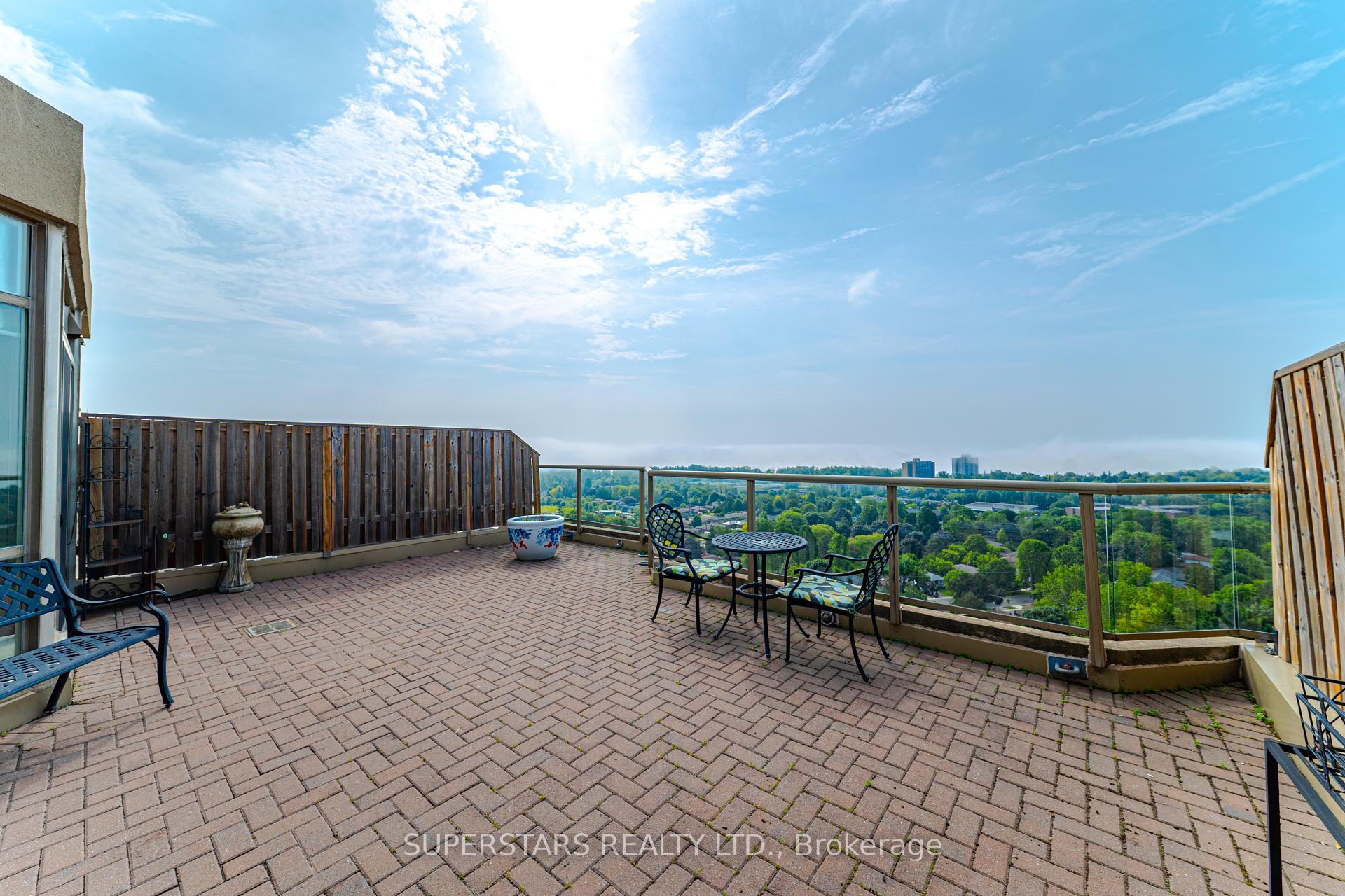 2 Bedrooms Condo at 20 Guildwood, Toronto For sale