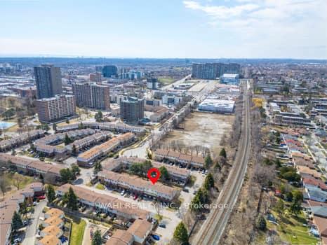 4 Bedrooms Condo at 3175 KIRWIN,  Mississauga For sale