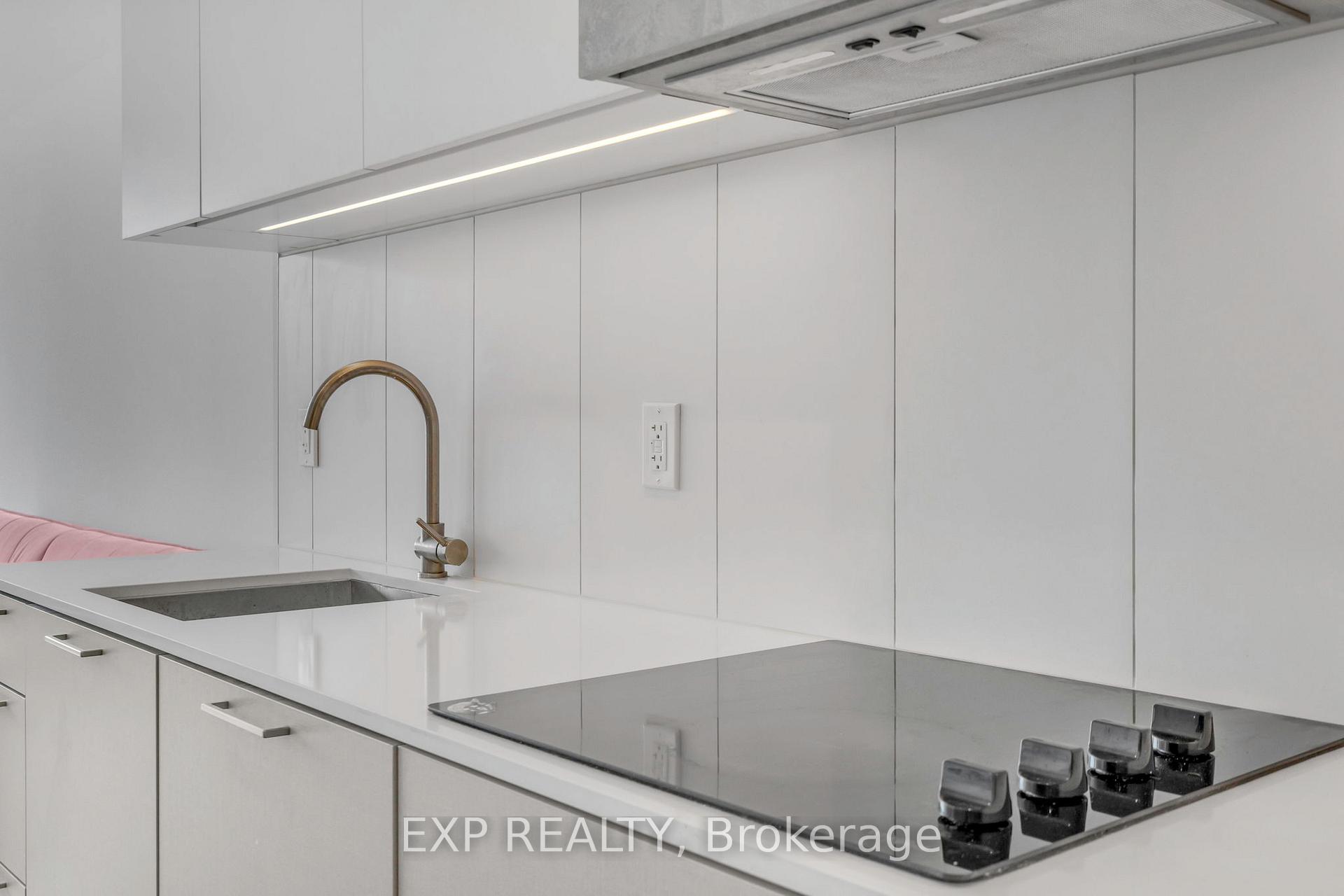 2 Bedrooms Condo at 19 Western Battery, Toronto For sale