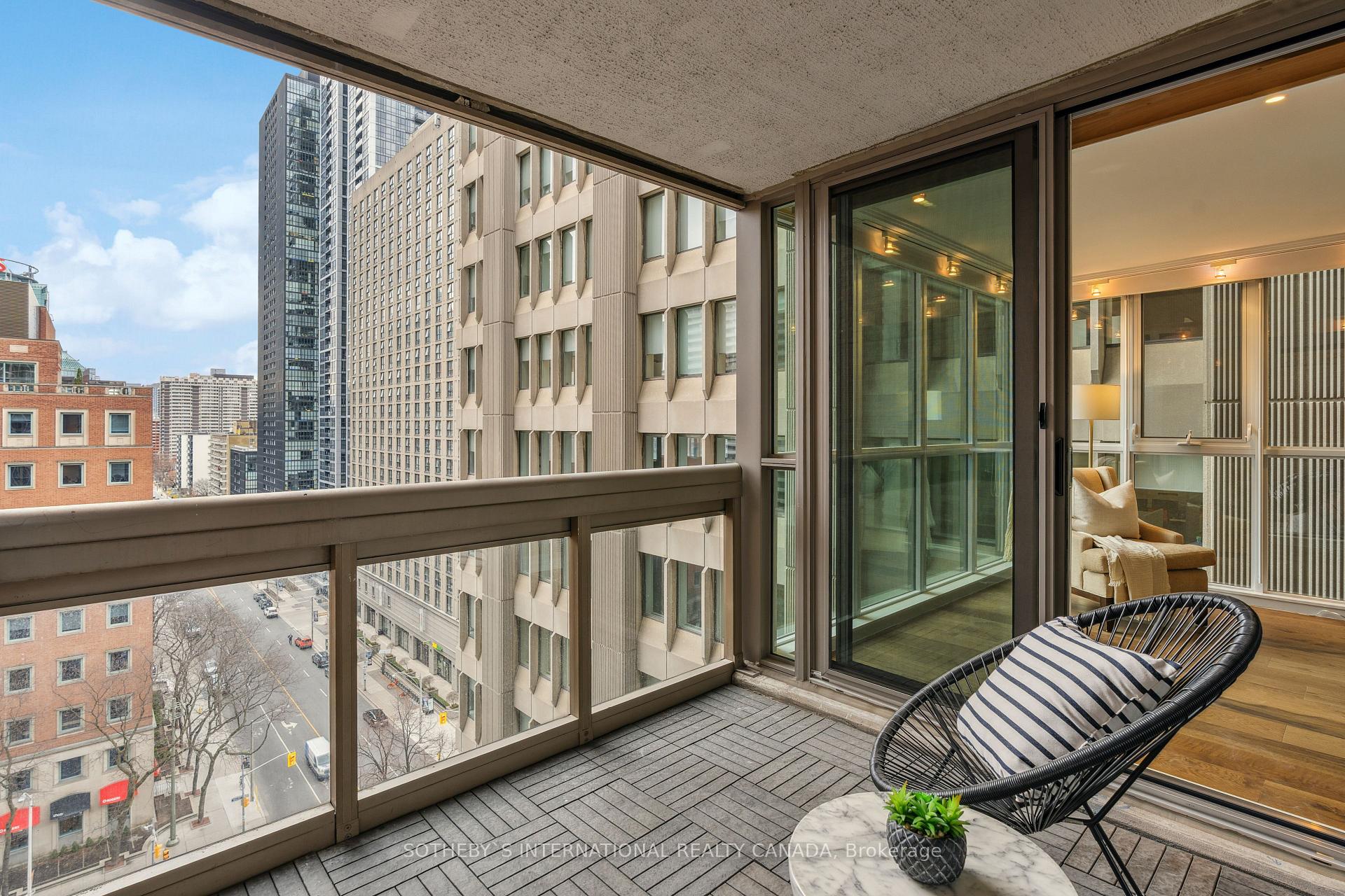 3 Bedrooms Condo at 278 Bloor,  Toronto For sale