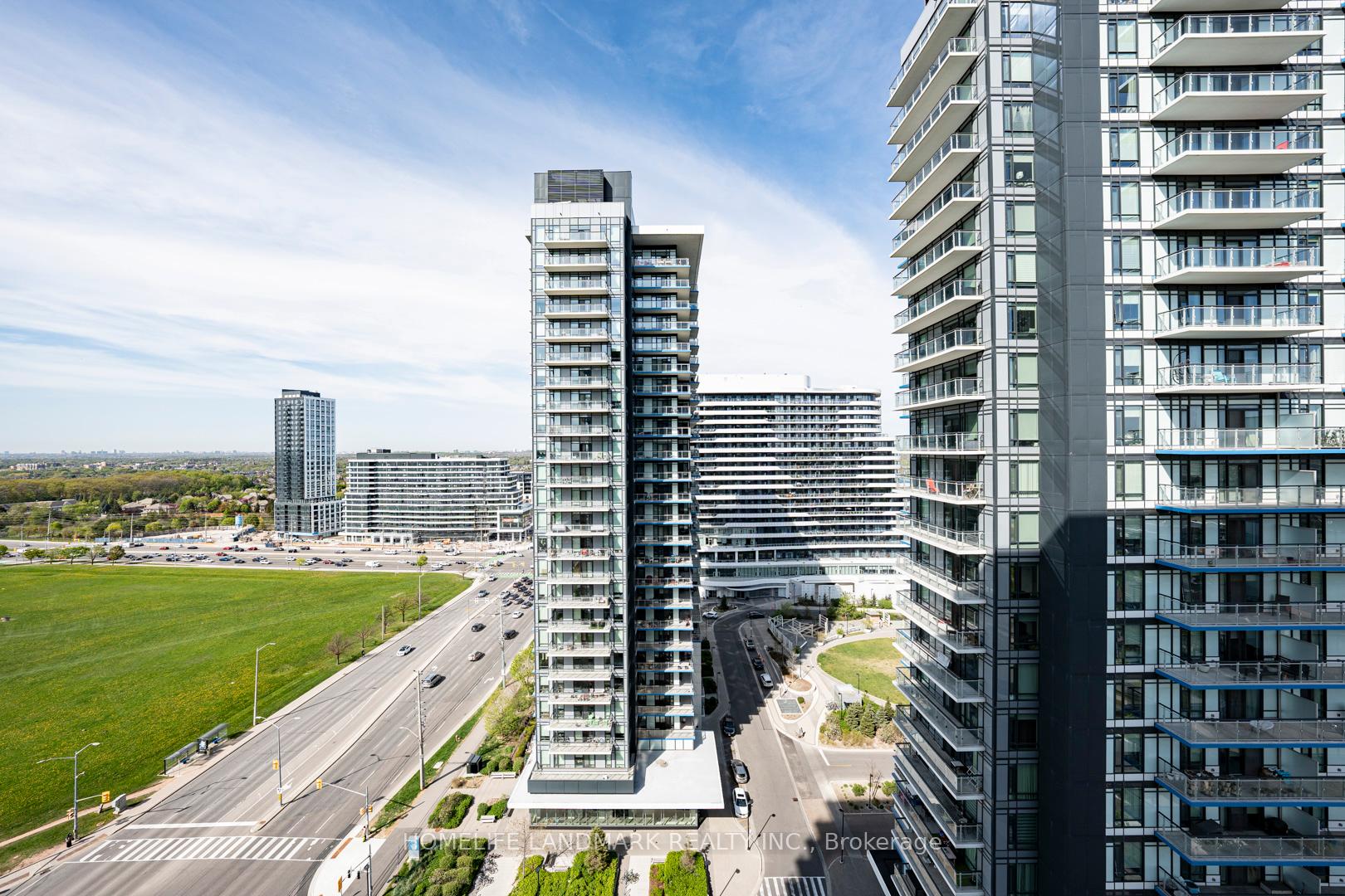 3 Bedrooms Condo at 4675 Metcalfe, Mississauga For sale