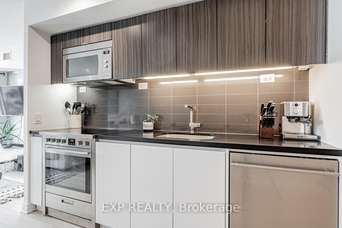 2 Bedrooms Condo at 85 Queens Wharf, Toronto For sale