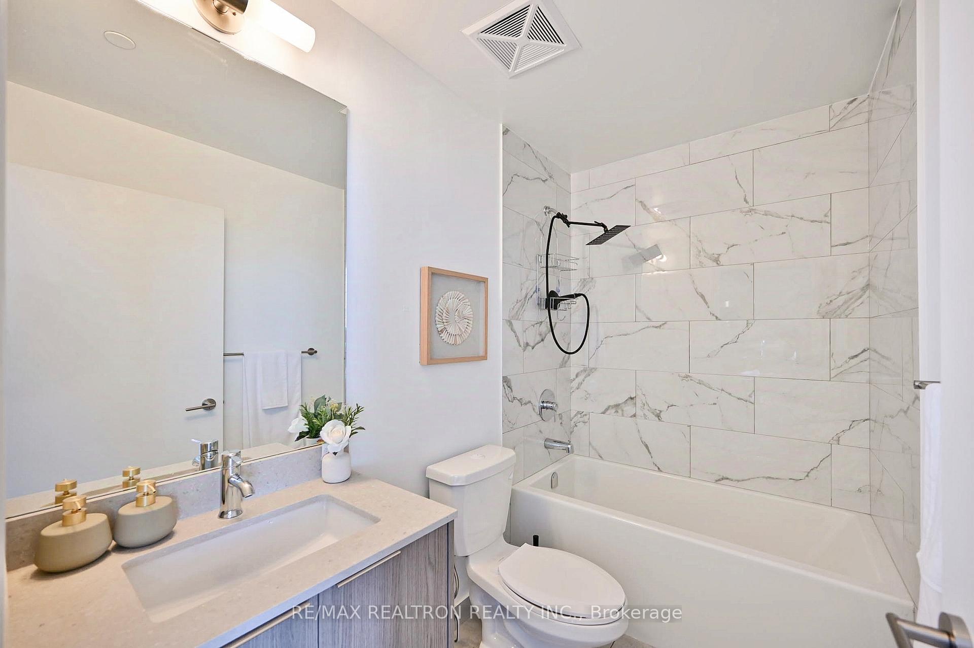 2 Bedrooms Condo at 36 Forest Manor, Toronto For sale