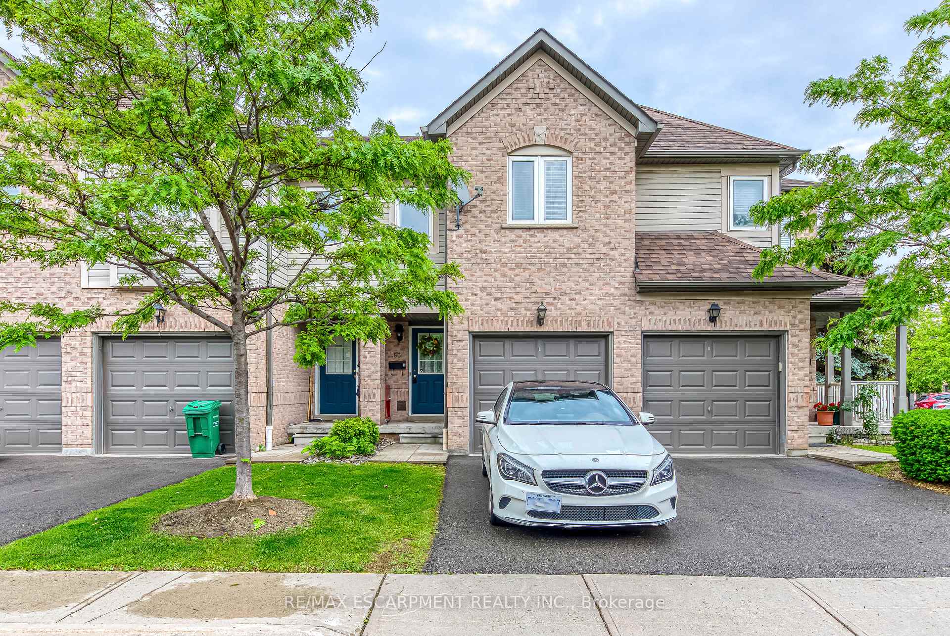 3 Bedrooms Condo at 4600 Kimbermount, Mississauga For sale