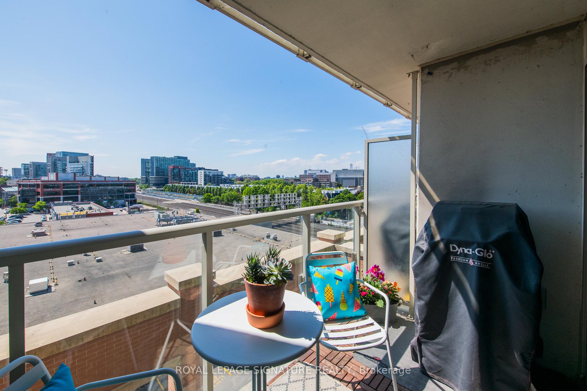 2 Bedrooms Condo at 125 Western Battery, Toronto For sale