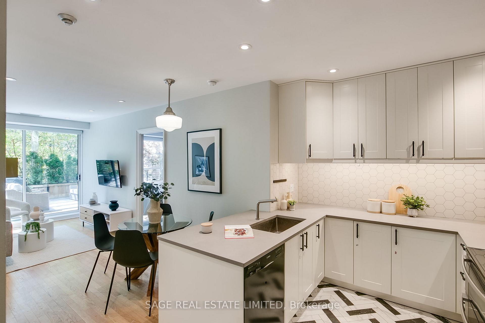 2 Bedrooms Condo at 111 Merton, Toronto For sale