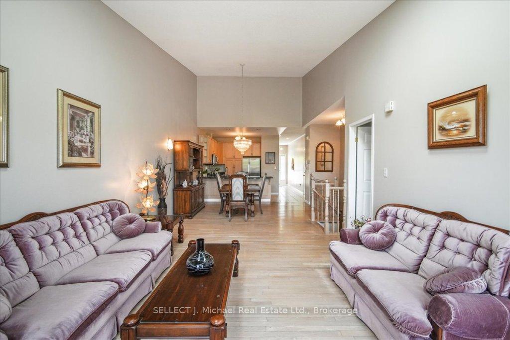 3 Bedrooms Condo at 213 Nash, Hamilton For sale