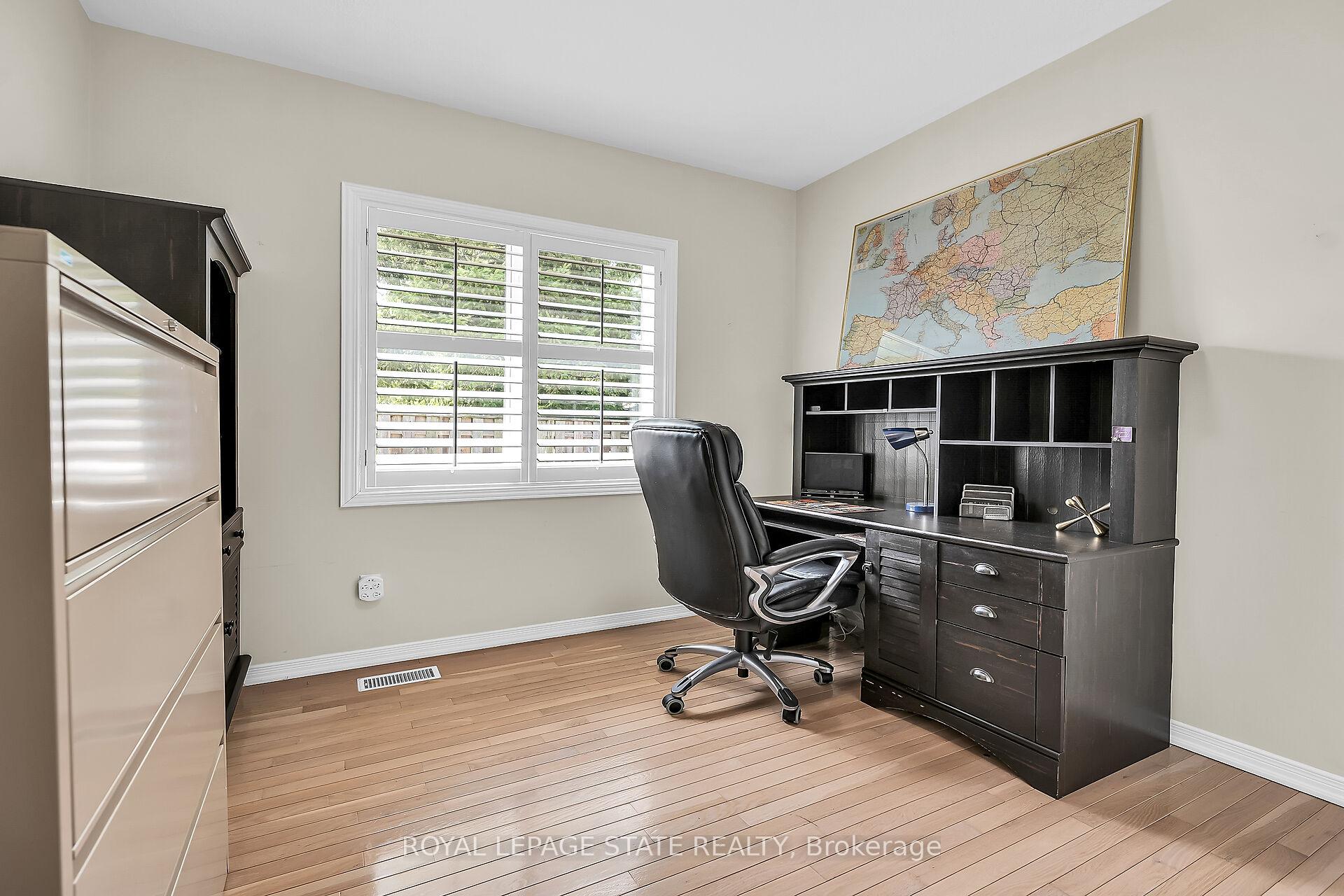 3 Bedrooms Condo at 212 Stonehenge,  Hamilton For sale