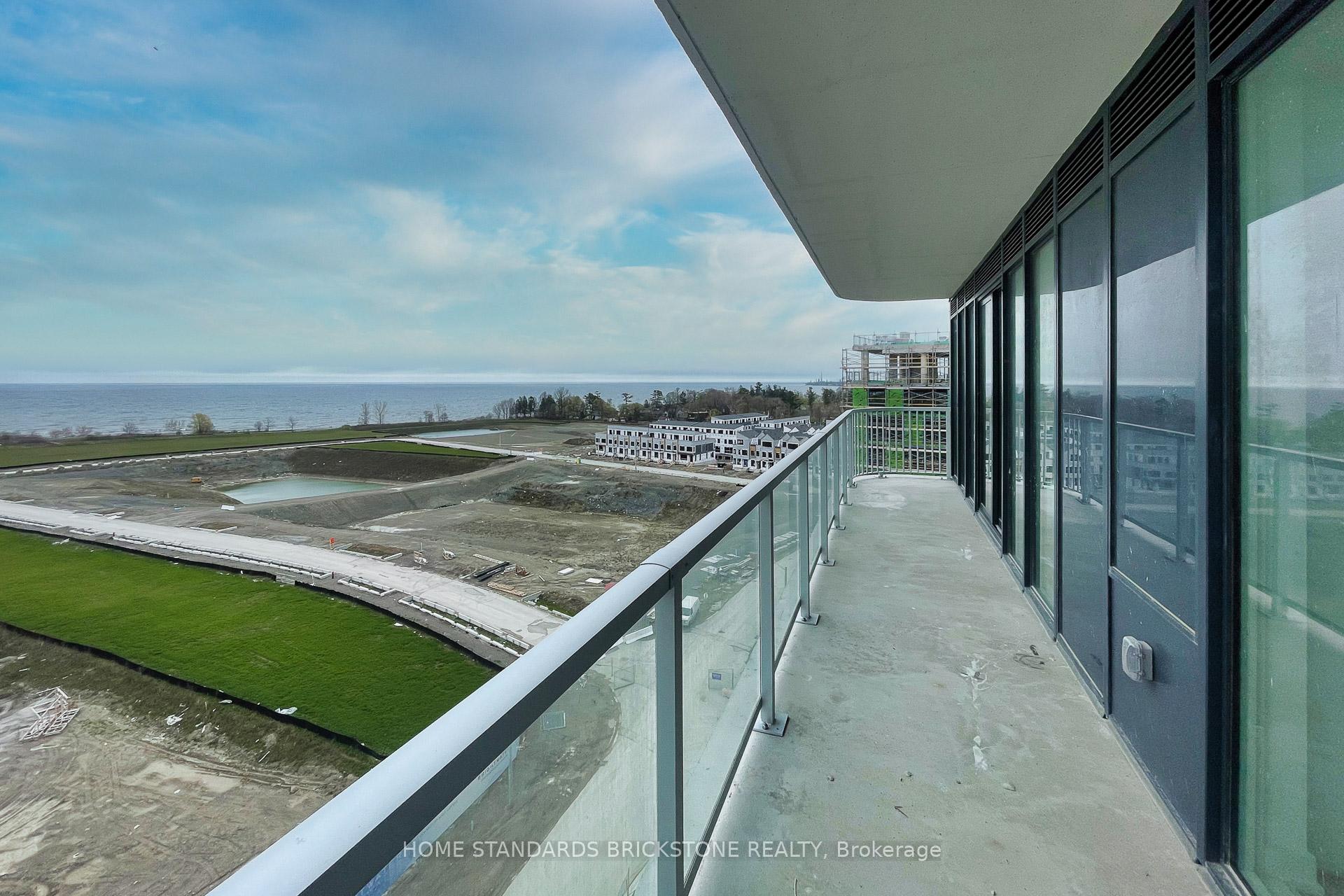 3 Bedrooms Condo at 220 Missinnihe, Mississauga For sale