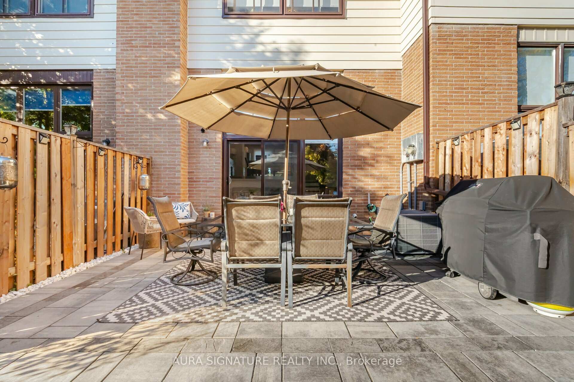 3 Bedrooms Condo at 88 Rainbow, Vaughan For sale