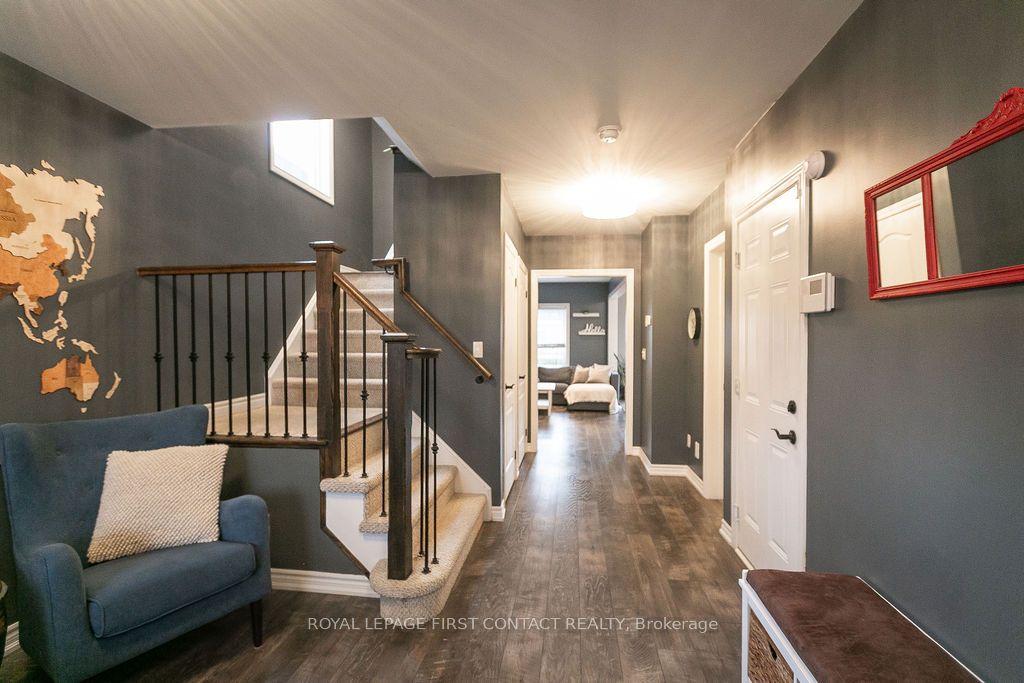84 STONEMOUNT Crescent, Essa, ON L3W 0E6