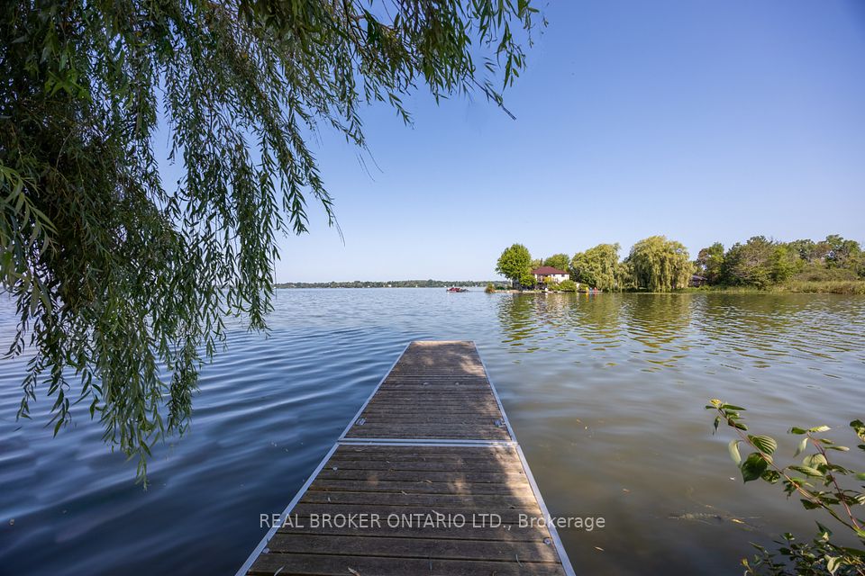 526 View Lake