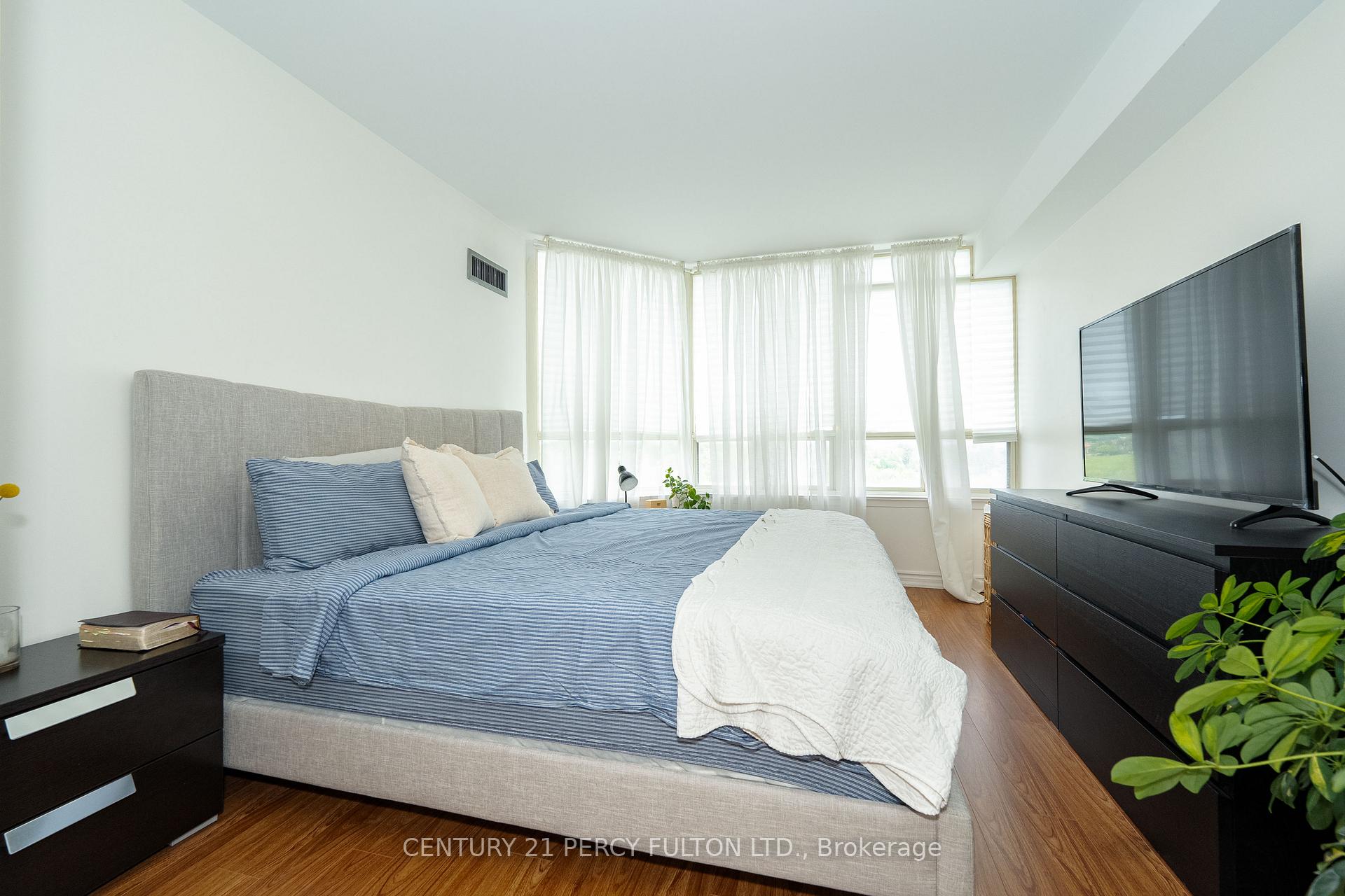 2 Bedrooms Condo at 3 Greystone Walk, Toronto For sale