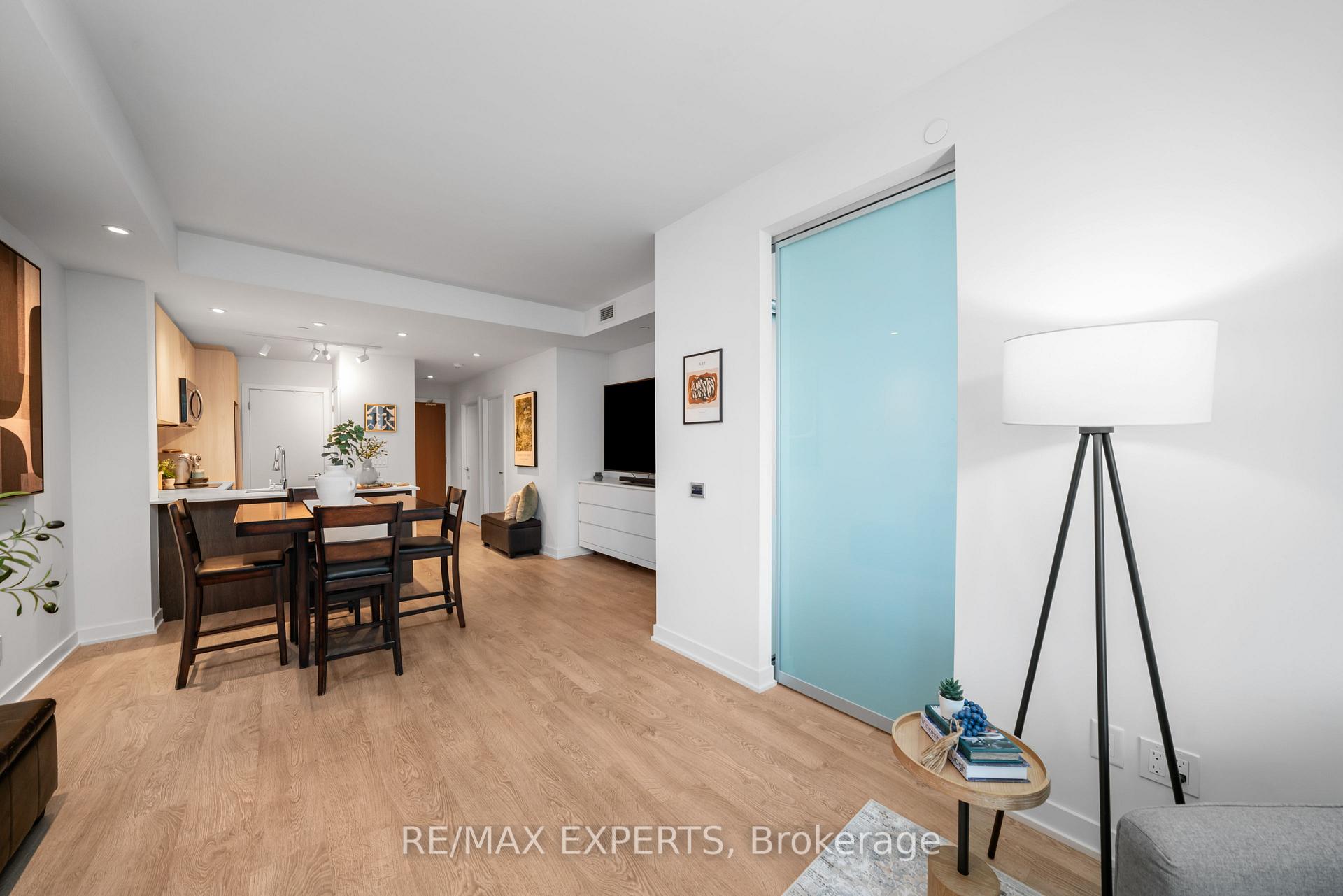 2 Bedrooms Condo at 1926 Lake Shore, Toronto For sale