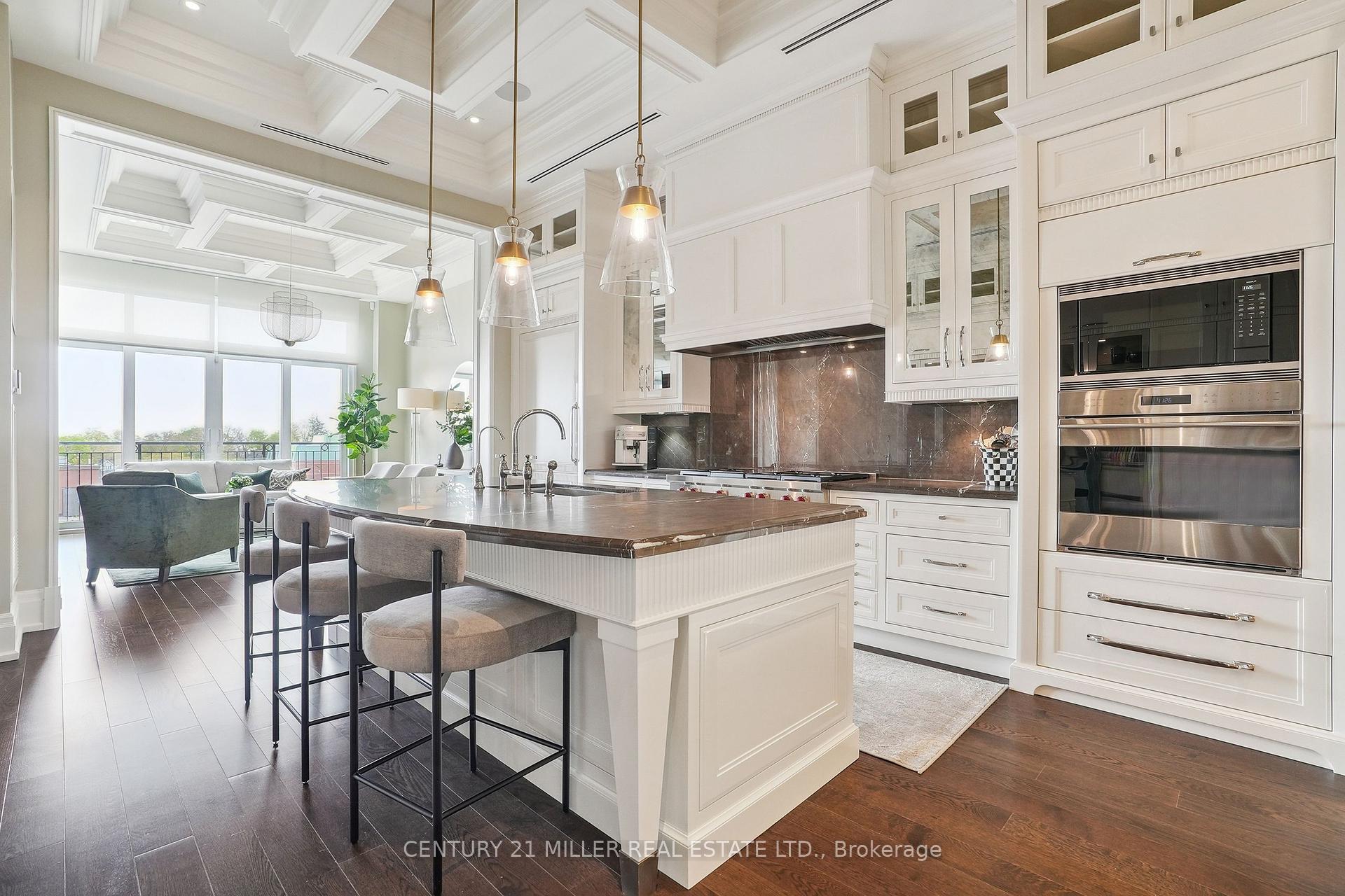 2 Bedrooms Condo at 300 Randall, Oakville For sale