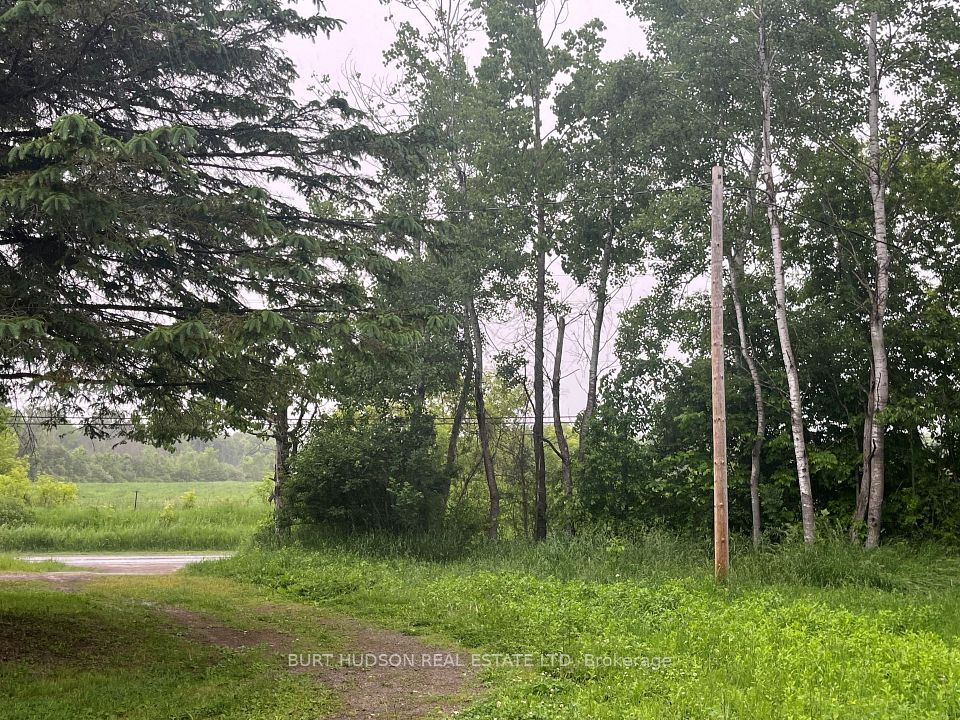 523 Lower Oak Leaf Road, Leeds & the Thousand Islands, ON K0E 1B0