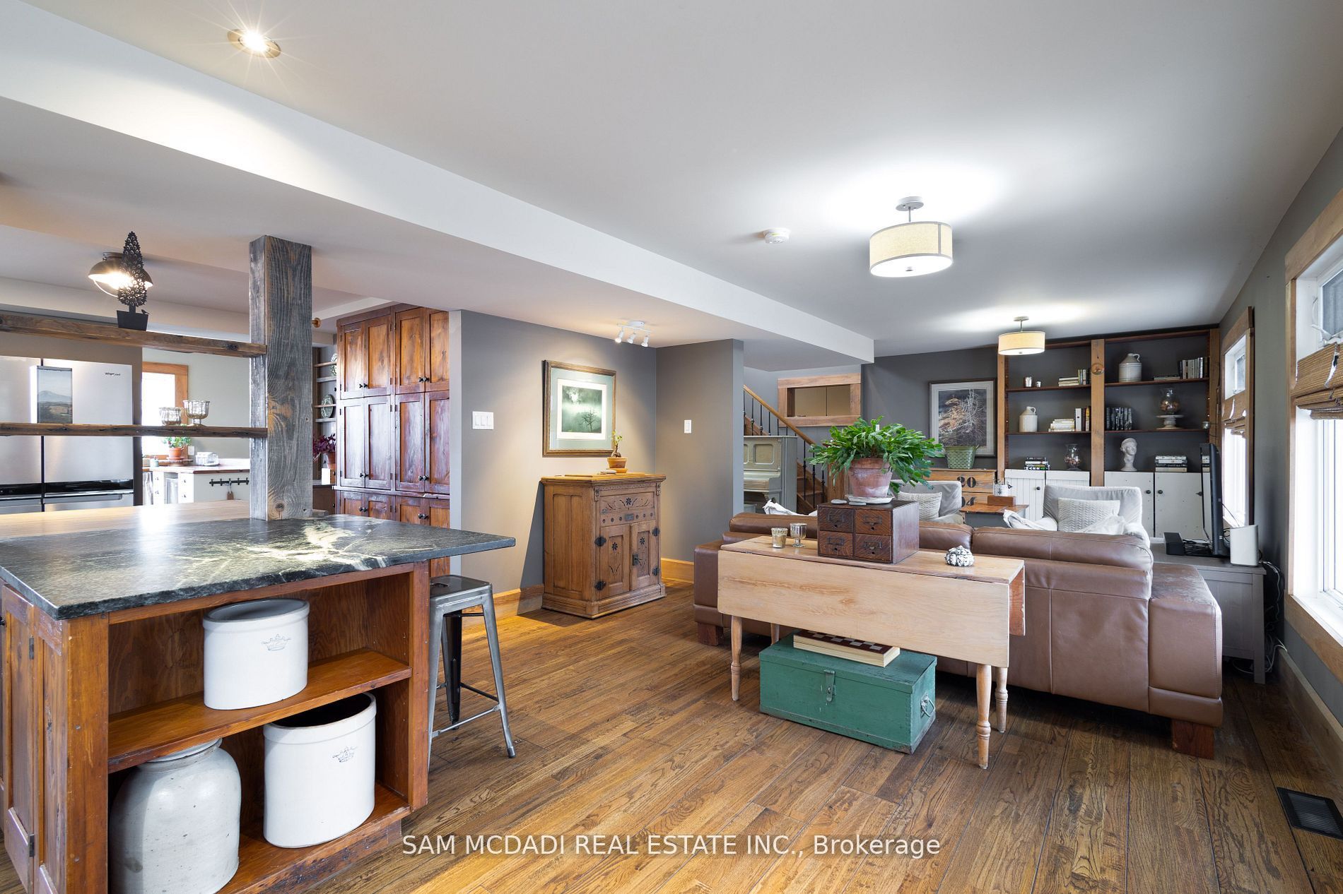 1302 Meredith Avenue, Mississauga, ON L5E 2E7