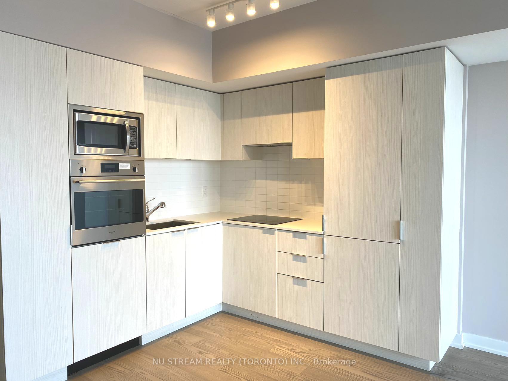 2 Bedrooms Condo at 11 Wellesley, Toronto For sale
