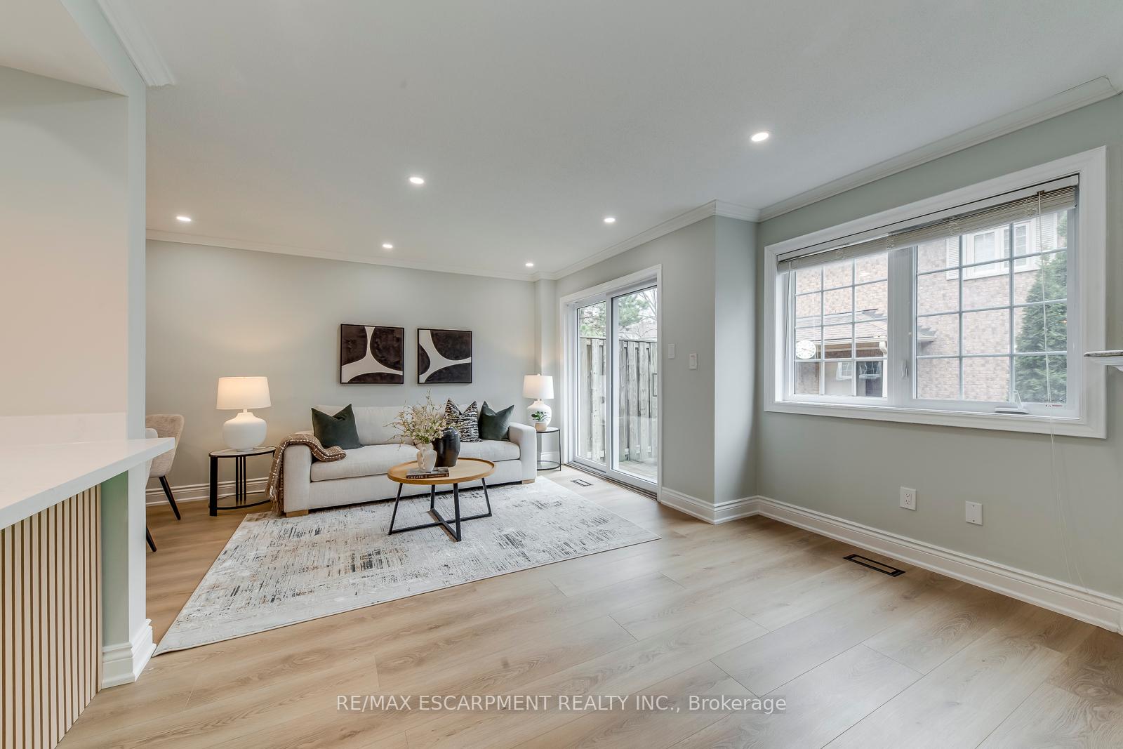 3 Bedrooms Condo at 2880 Headon Forest,  Burlington For sale