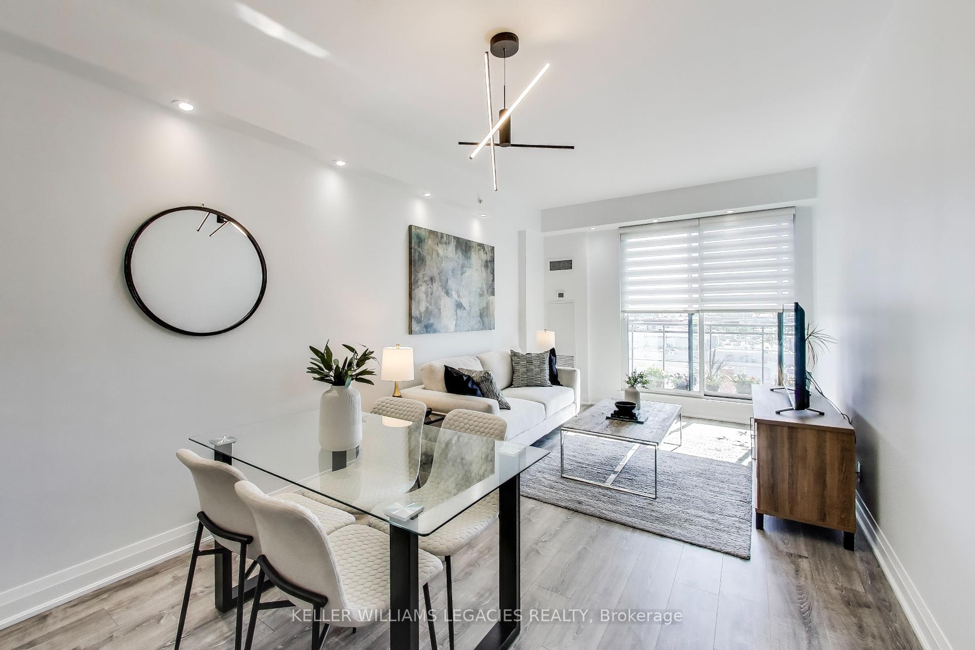 1 Bedroom Condo at 12 Woodstream, Vaughan For sale
