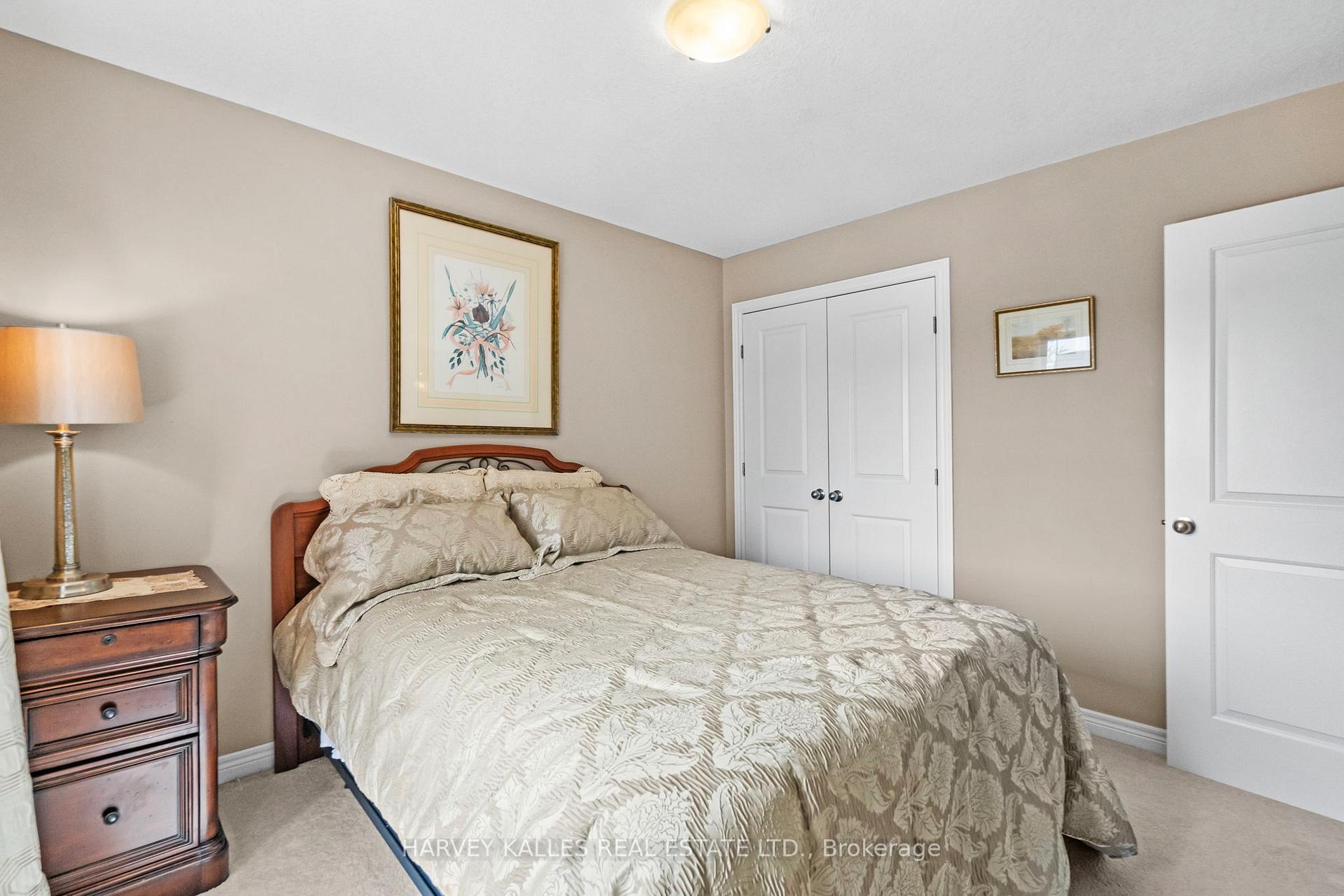 3 Bedrooms Condo at 3003 Glover, Burlington For sale
