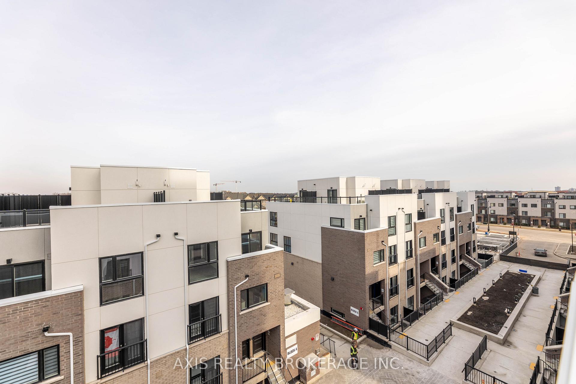 2 Bedrooms Condo at 349 Wheat Boom, Oakville For sale