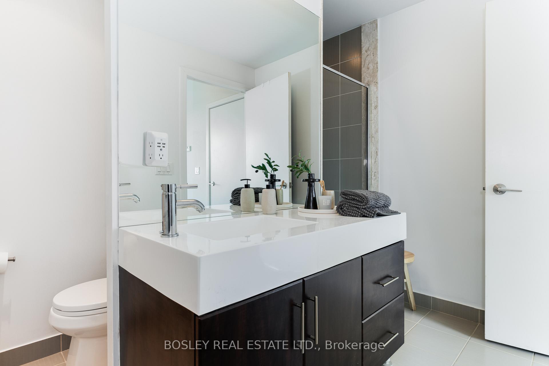 3 Bedrooms Condo at 35 Brian Peck, Toronto For sale