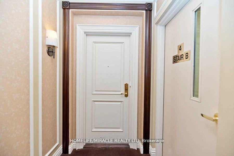 2 Bedrooms Condo at 9235 Jane, Vaughan For sale