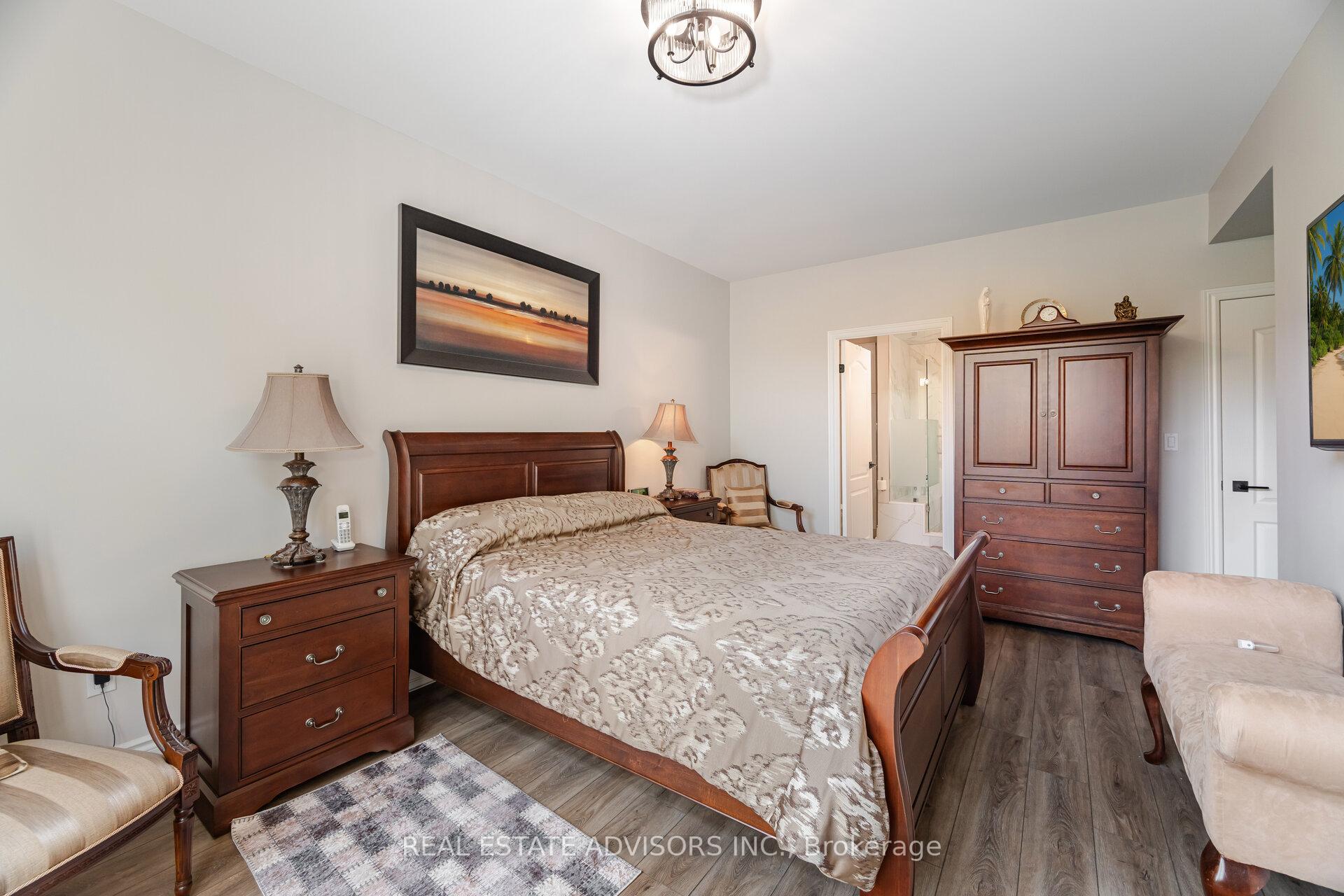 3 Bedrooms Condo at 53 Woodbridge, Vaughan For sale