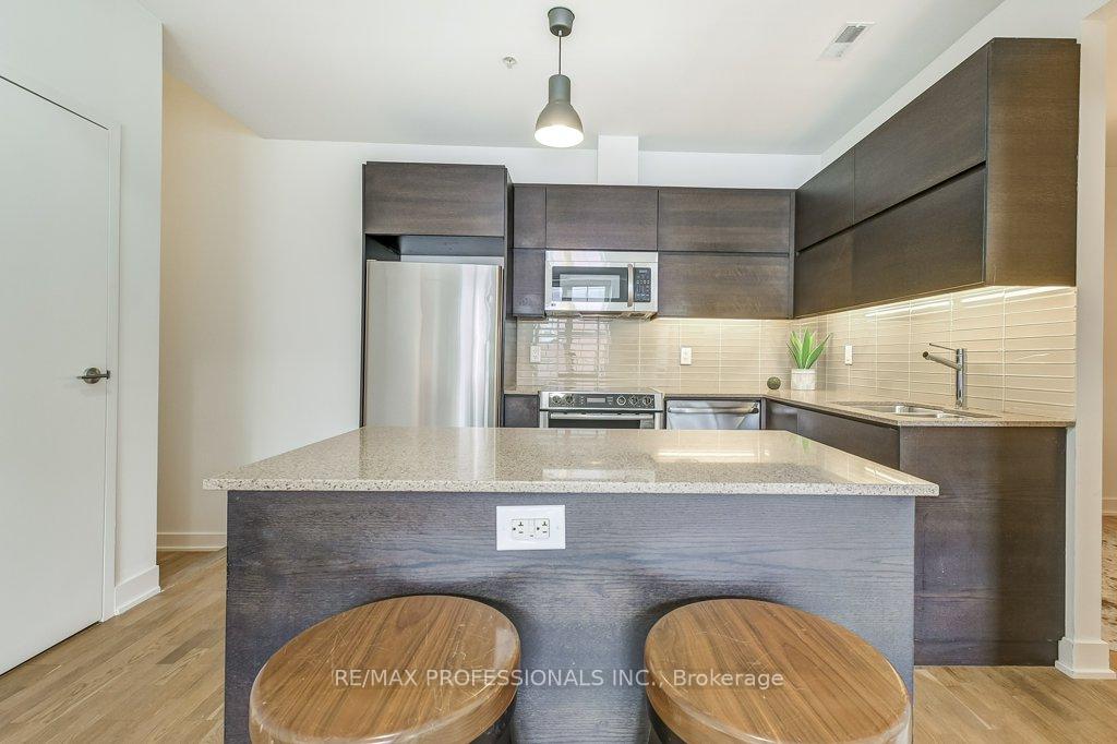 2 Bedrooms Condo at 152 Annette,  Toronto For sale