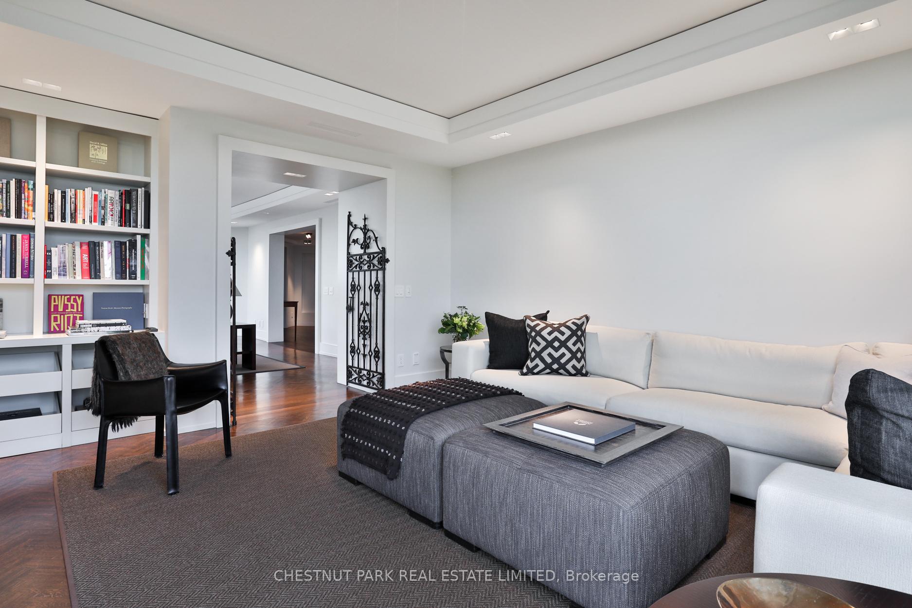 3 Bedrooms Condo at 33 Jackes,  Toronto For sale