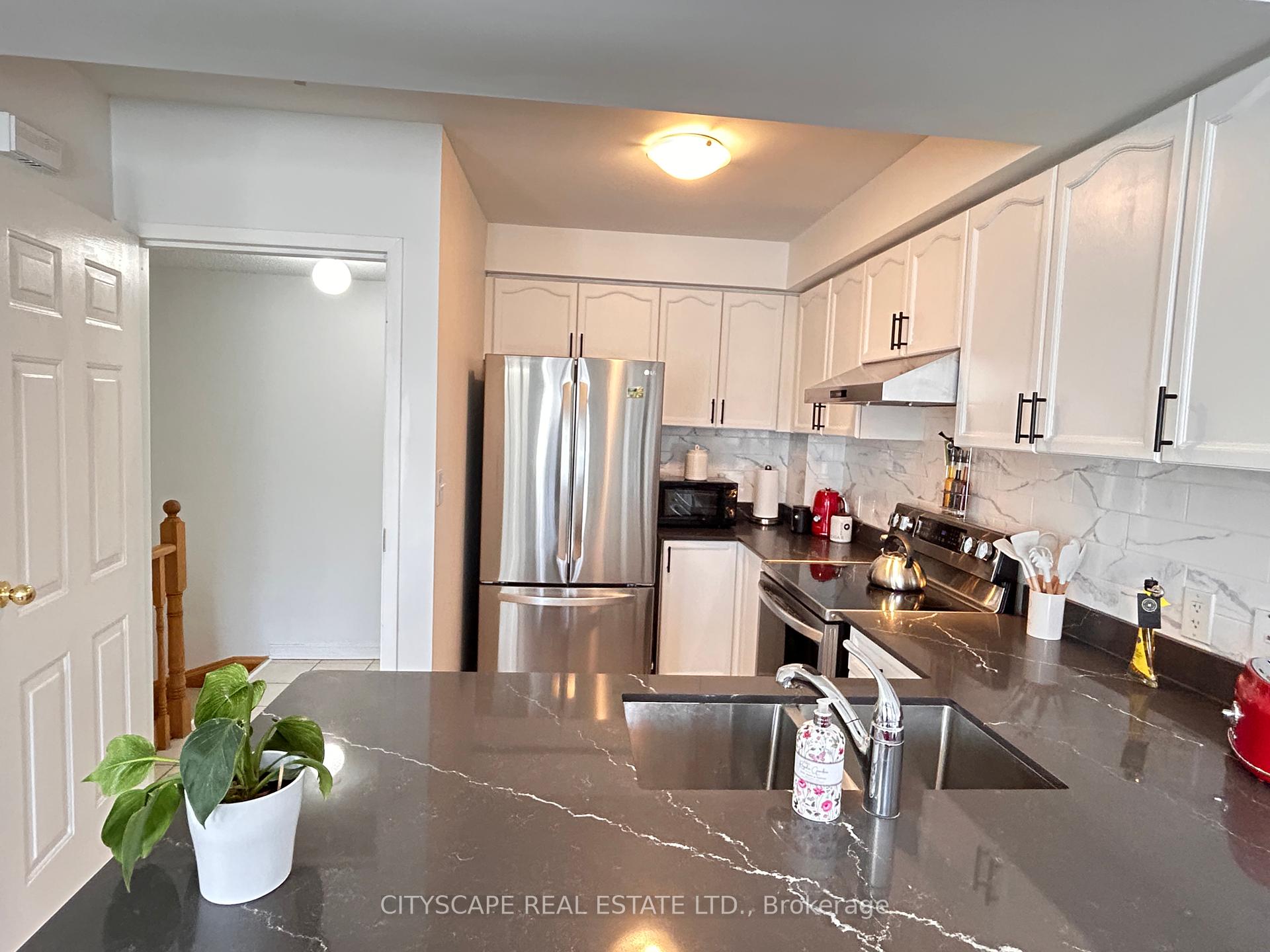 2 Bedrooms Condo at 3055 Elmcreek, Mississauga For sale