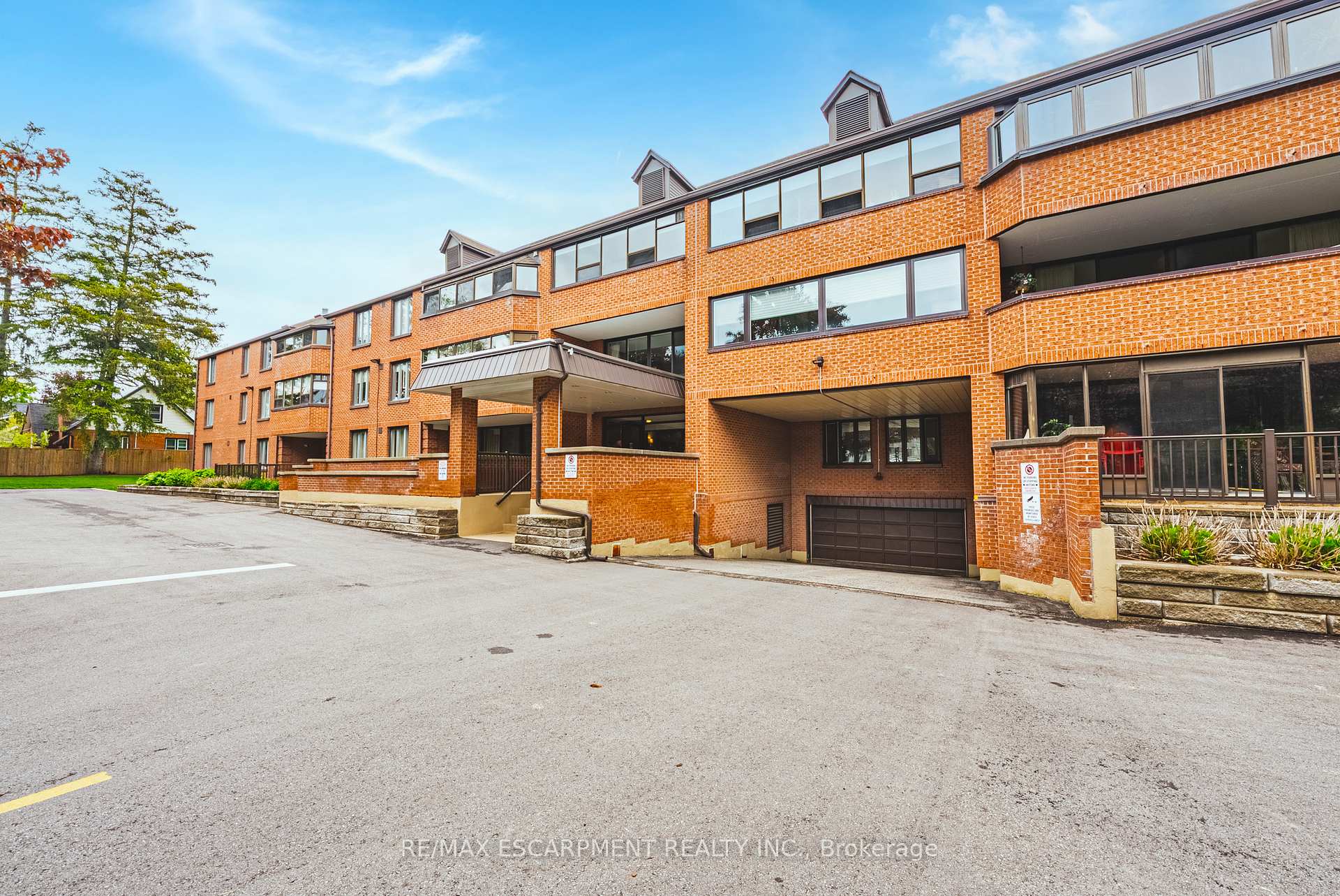 3 Bedrooms Condo at 150 WILSON, Hamilton For sale