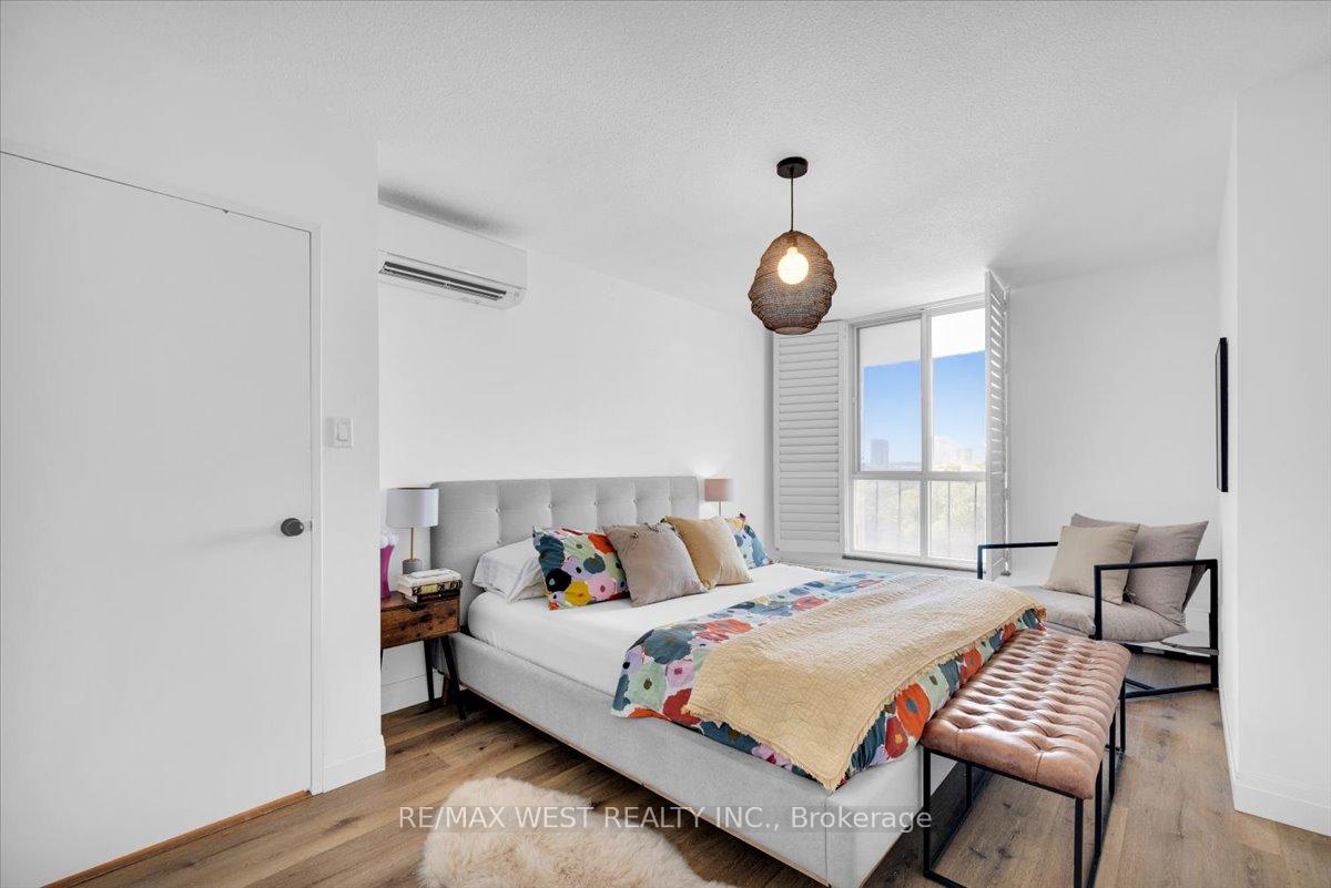 3 Bedrooms Condo at 35 Ormskirk, Toronto For sale