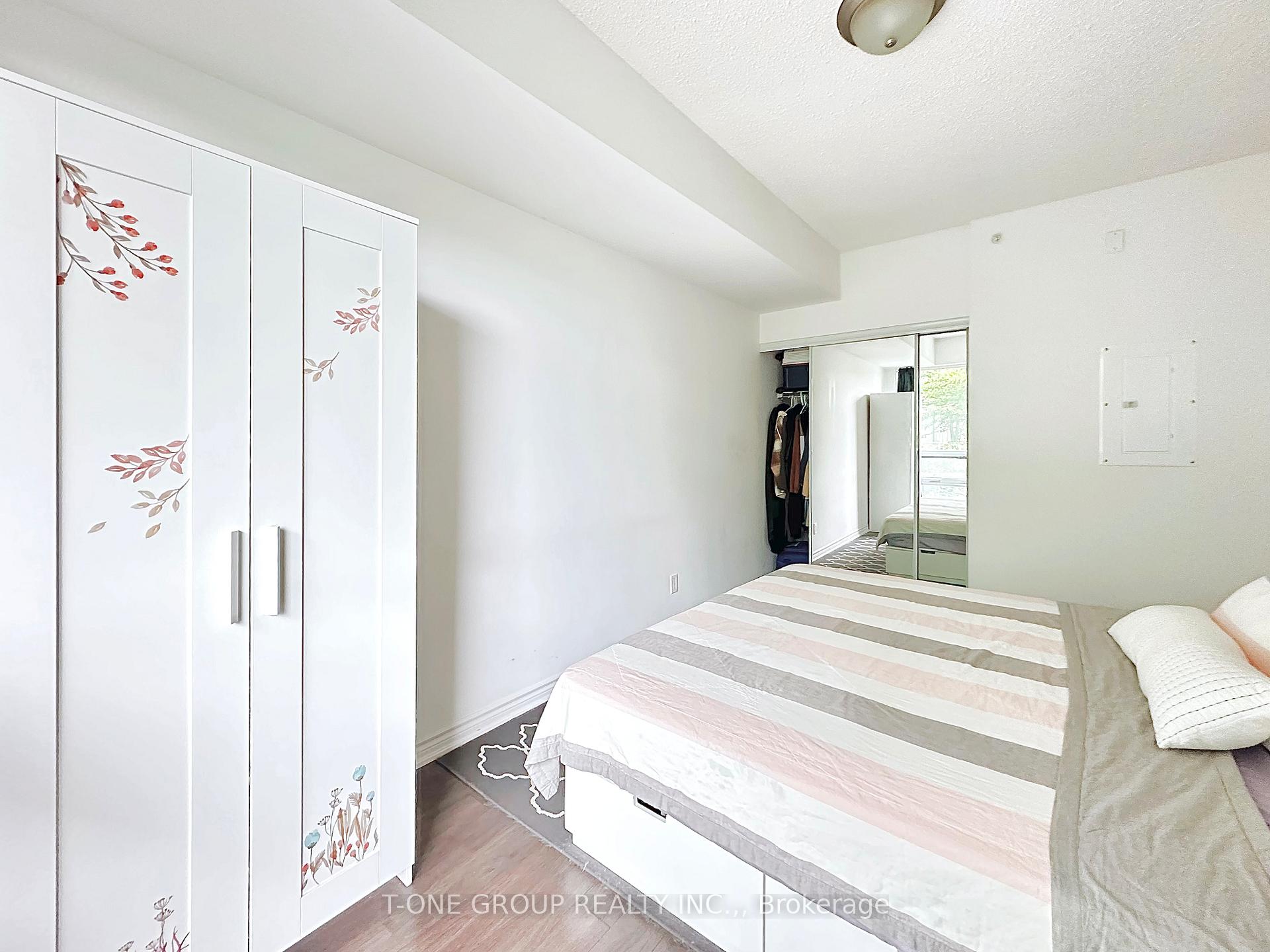 1 Bedroom Condo at 15 James Finlay, Toronto For sale