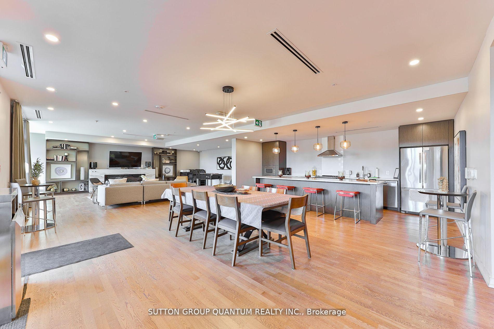 2 Bedrooms Condo at 457 Plains, Burlington For sale